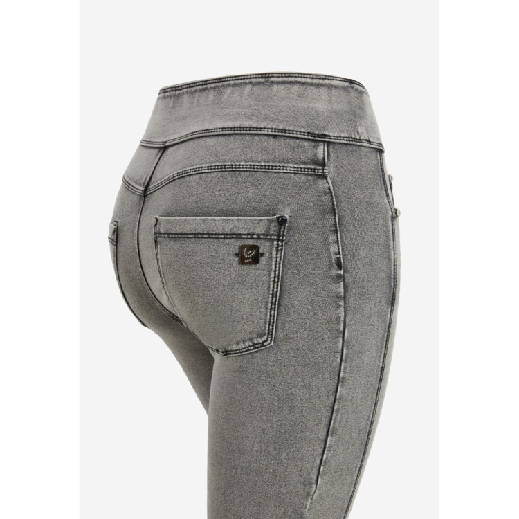 Freddy N.O.W.® Yoga Damen Comfort Jeans - 7/8 Mid Waist Skinny - Grau – Schwarze Nähte - J3N