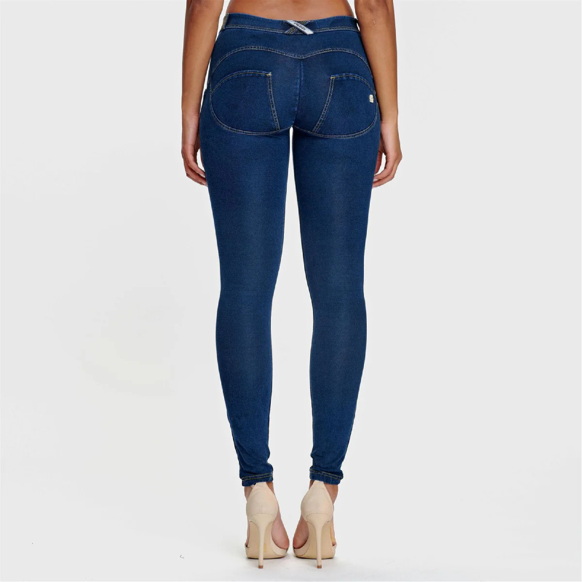 Freddy WR.UP® Damen Push-Up Jeans - Regular Waist Skinny - Indigoblau - Gelbe Nähte Freddy WR.UP® Damen Push-Up Jeans - Regular Waist Skinny - Indigoblau - Gelbe Nähte