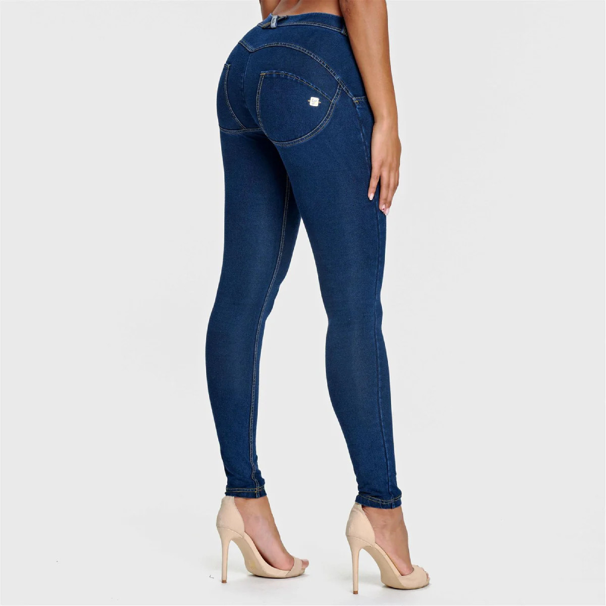 Freddy WR.UP® Damen Push-Up Jeans - Regular Waist Skinny - Indigoblau - Gelbe Nähte Freddy WR.UP® Damen Push-Up Jeans - Regular Waist Skinny - Indigoblau - Gelbe Nähte