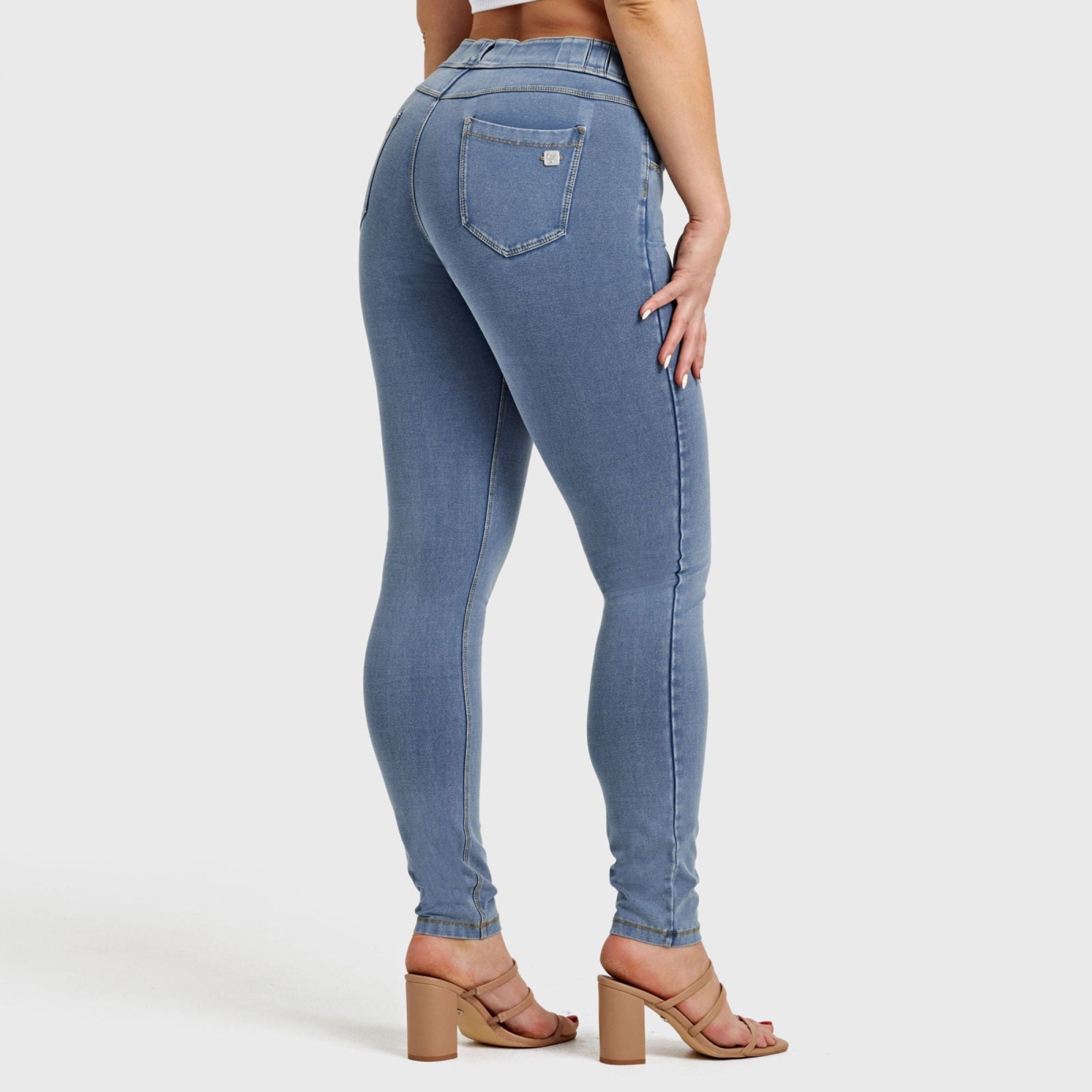 Freddy N.O.W.® Eco Damen Comfort Jeans - Mid Waist Skinny - Hellblau - Gelbe Nähte - J4Y Freddy N.O.W.® Eco Damen Comfort Jeans - Mid Waist Skinny - Hellblau - Gelbe Nähte - J4Y