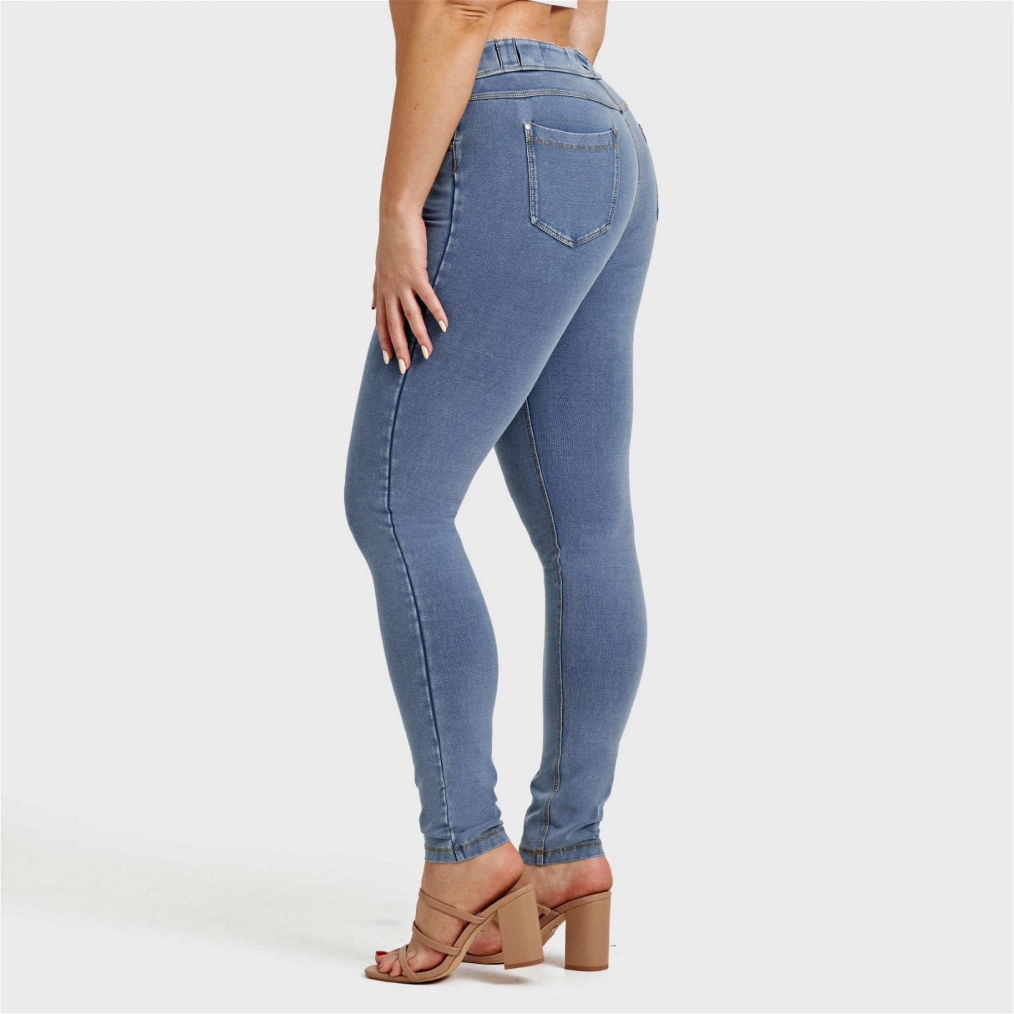 Freddy N.O.W.® Eco Damen Comfort Jeans - Mid Waist Skinny - Hellblau - Gelbe Nähte - J4Y Freddy N.O.W.® Eco Damen Comfort Jeans - Mid Waist Skinny - Hellblau - Gelbe Nähte - J4Y