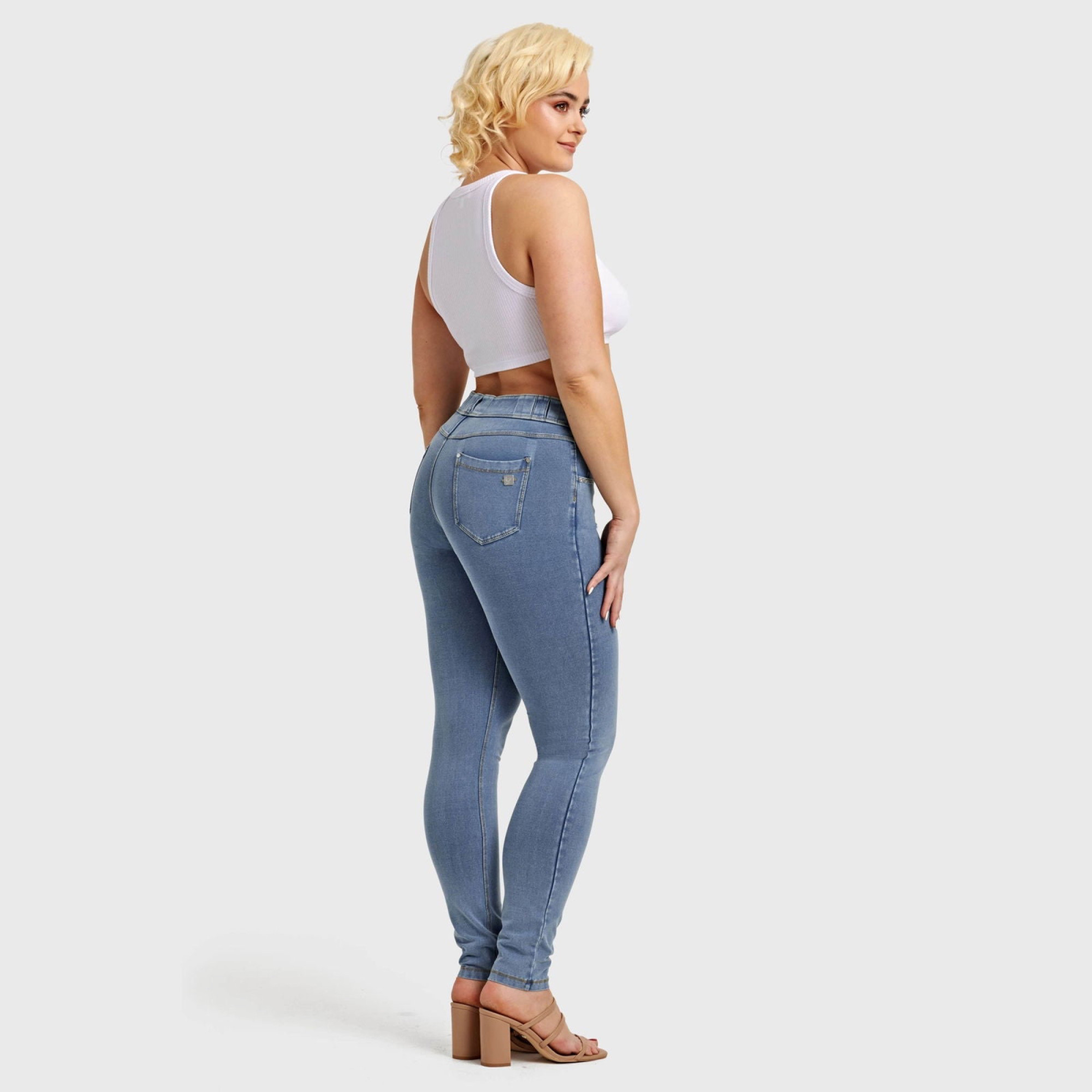 Freddy N.O.W.® Eco Damen Comfort Jeans - Mid Waist Skinny - Hellblau - Gelbe Nähte - J4Y Freddy N.O.W.® Eco Damen Comfort Jeans - Mid Waist Skinny - Hellblau - Gelbe Nähte - J4Y