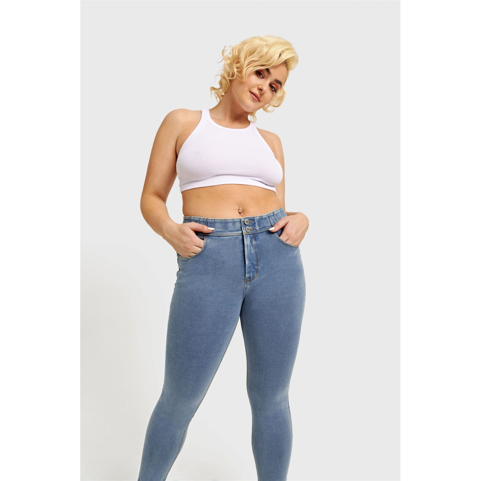 Freddy N.O.W.® Eco Damen Comfort Jeans - Mid Waist Skinny - Hellblau - Gelbe Nähte - J4Y Freddy N.O.W.® Eco Damen Comfort Jeans - Mid Waist Skinny - Hellblau - Gelbe Nähte - J4Y