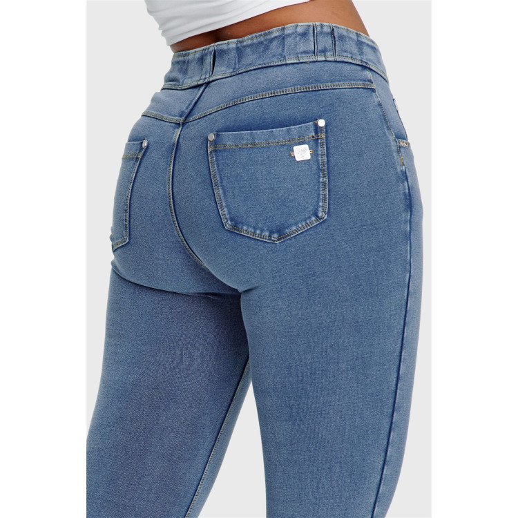 Freddy N.O.W.® Eco Damen Comfort Jeans - Mid Waist Skinny - Hellblau - Gelbe Nähte - J4Y