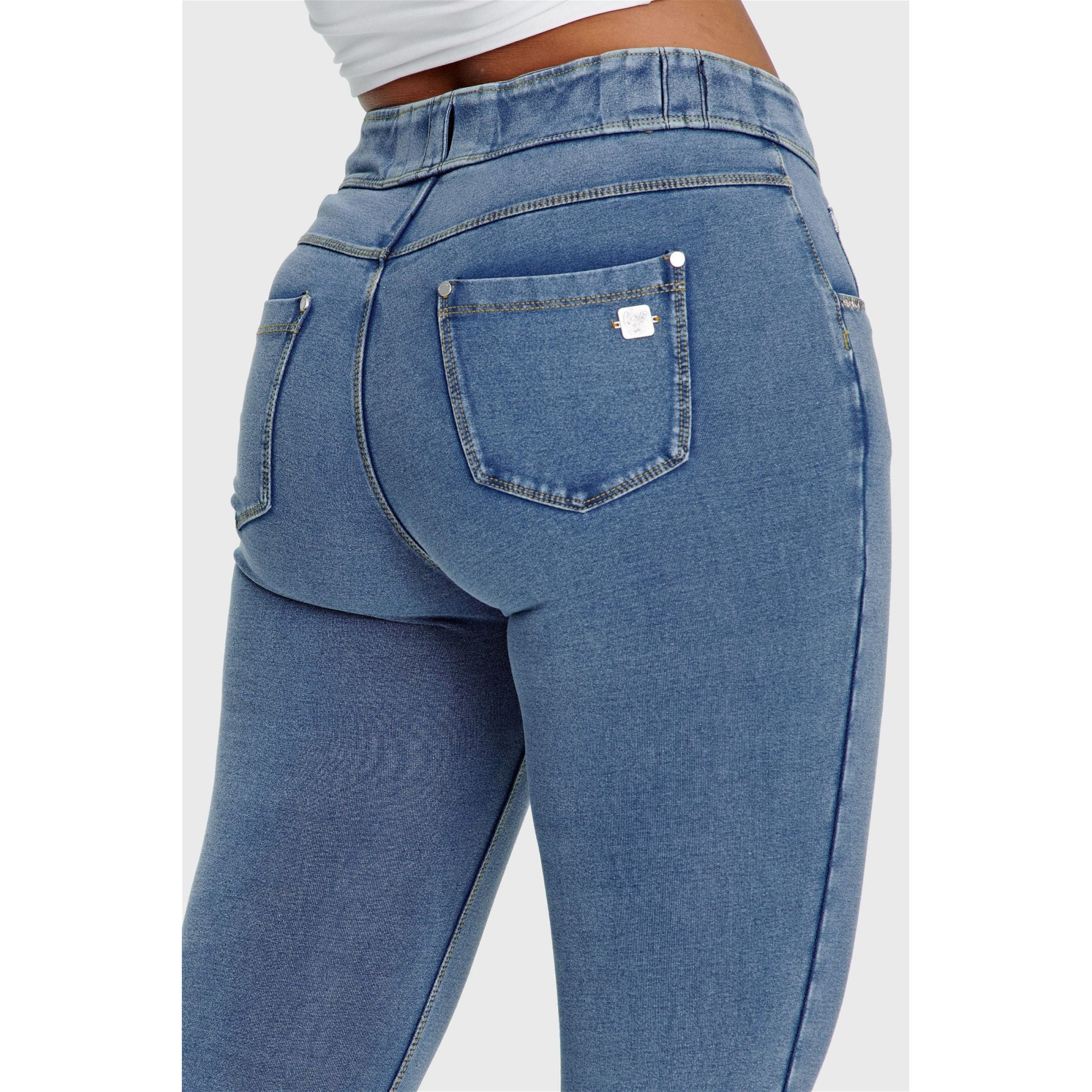 Freddy N.O.W.® Eco Damen Comfort Jeans - Mid Waist Skinny - Hellblau - Gelbe Nähte - J4Y Freddy N.O.W.® Eco Damen Comfort Jeans - Mid Waist Skinny - Hellblau - Gelbe Nähte - J4Y