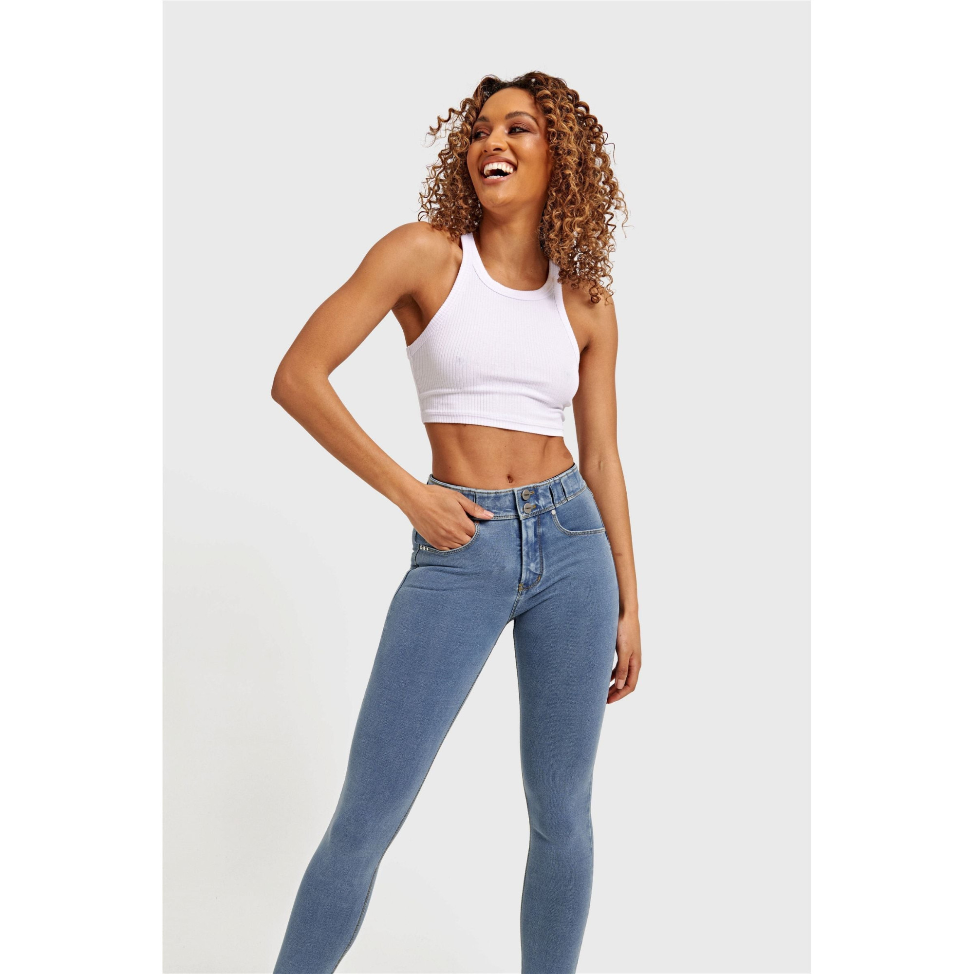 Freddy N.O.W.® Eco Damen Comfort Jeans - Mid Waist Skinny - Hellblau - Gelbe Nähte - J4Y Freddy N.O.W.® Eco Damen Comfort Jeans - Mid Waist Skinny - Hellblau - Gelbe Nähte - J4Y