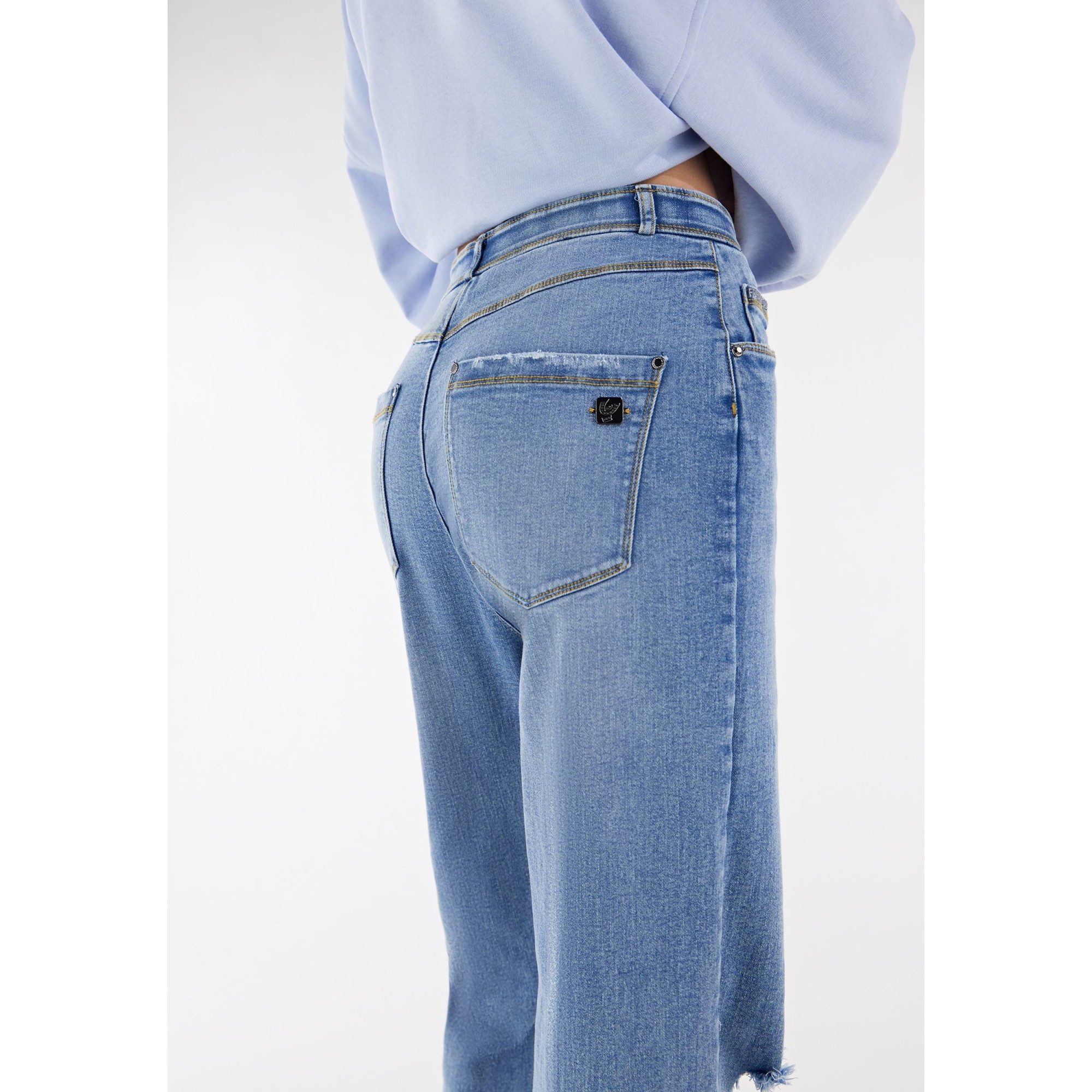 Freddy Damen Fit Jeans - High Waist Wide Leg - Distressed - Blau - Gelbe Nähte - J108Y Freddy Damen Fit Jeans - High Waist Wide Leg - Distressed - Blau - Gelbe Nähte - J108Y