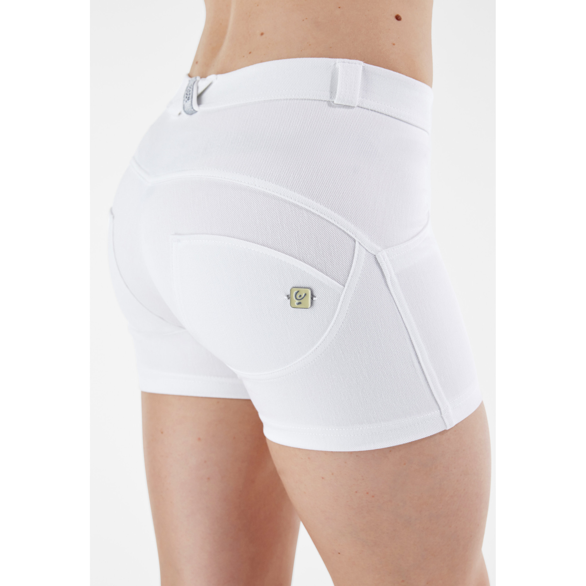 Freddy WR.UP® Drill Damen Push-Up Hose Shorts - Regular Waist - Weiß - W0 Freddy WR.UP® Drill Damen Push-Up Hose Shorts - Regular Waist - Weiß - W0