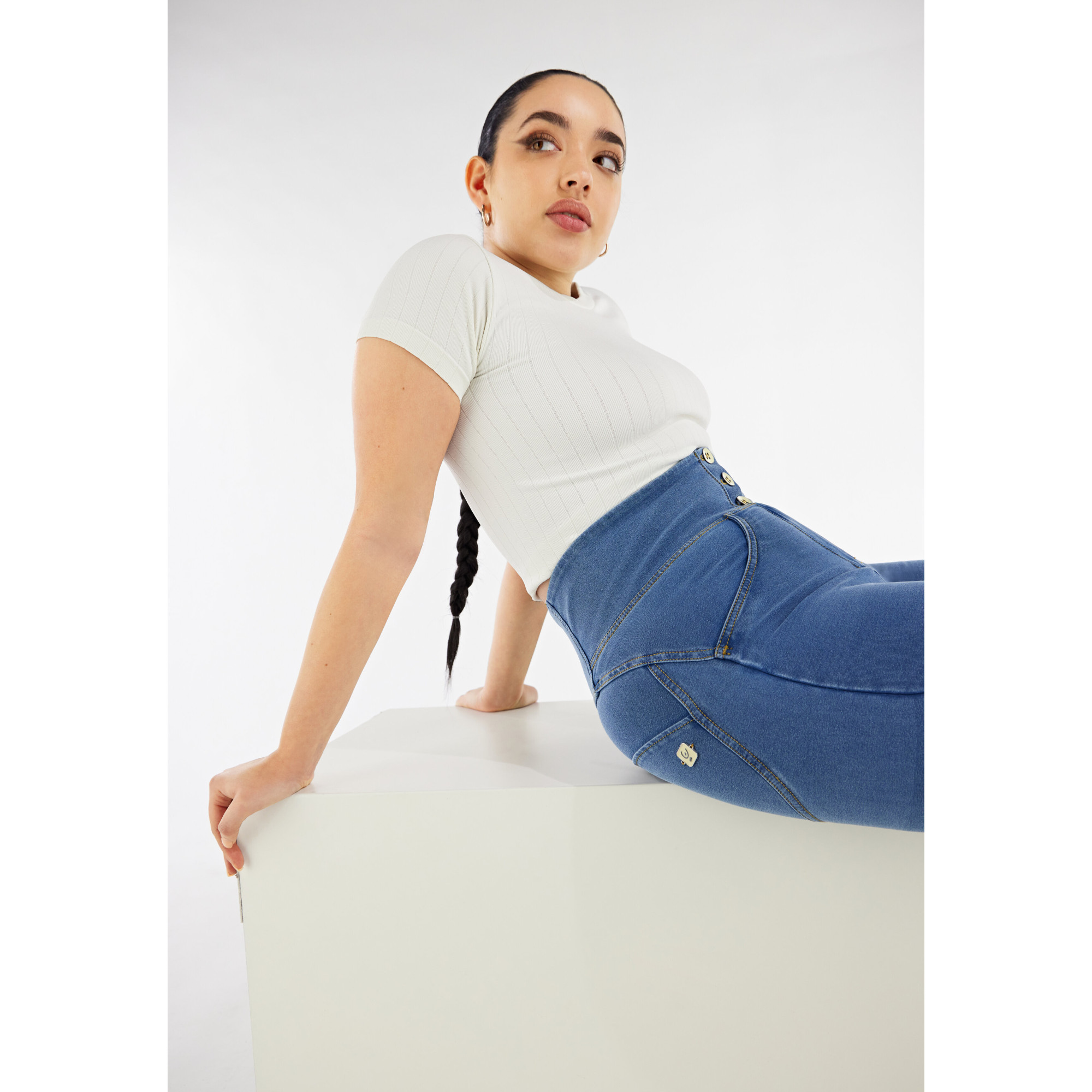 Freddy WR.UP® Curvy Denim - Buttoned High Waist Skinny - Clear Denim - Yellow Seam - J4Y Freddy WR.UP® Curvy Denim - Buttoned High Waist Skinny - Clear Denim - Yellow Seam - J4Y