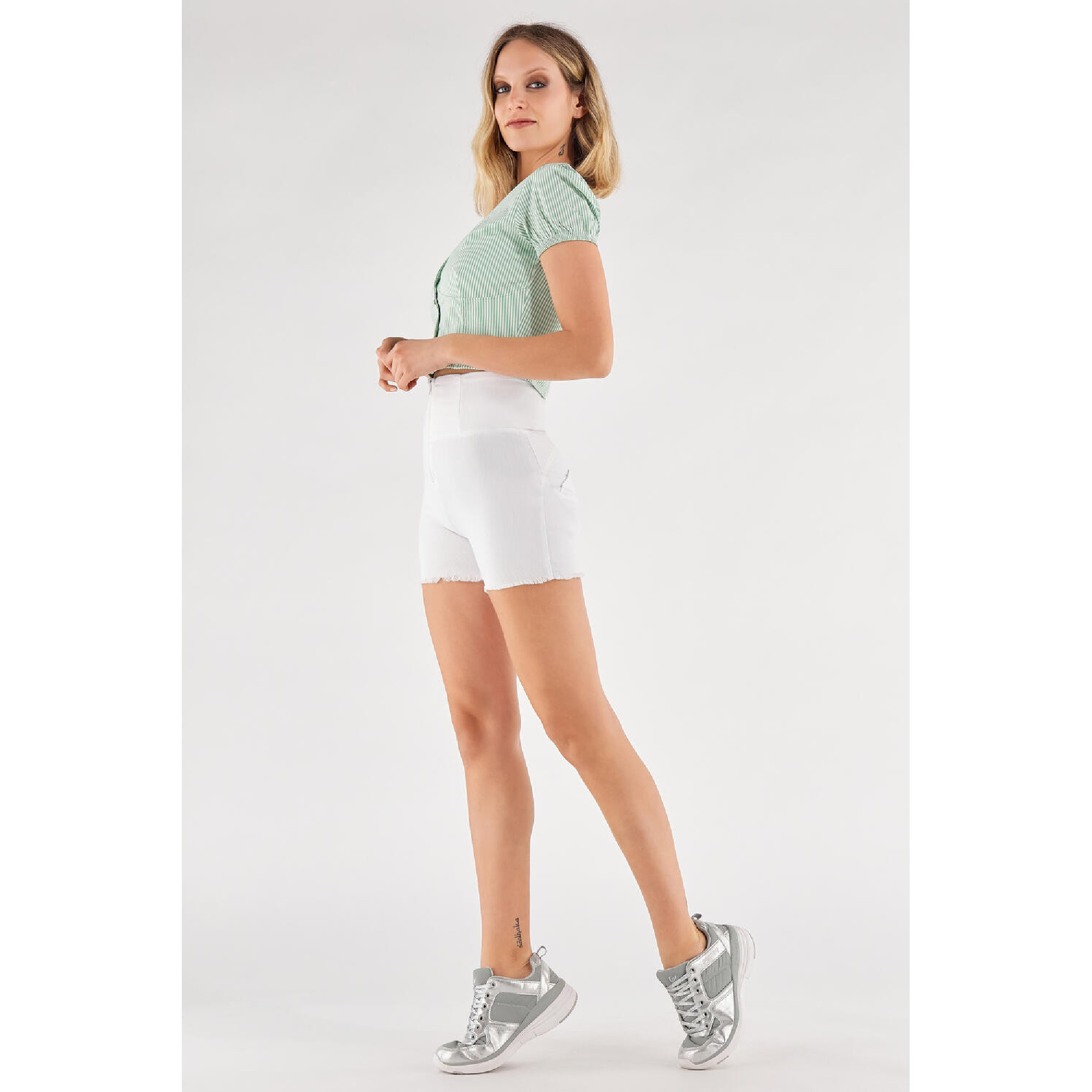 Freddy WR.UP® Denim Shorts - High Waist - White - W0 Freddy WR.UP® Denim Shorts - High Waist - White - W0