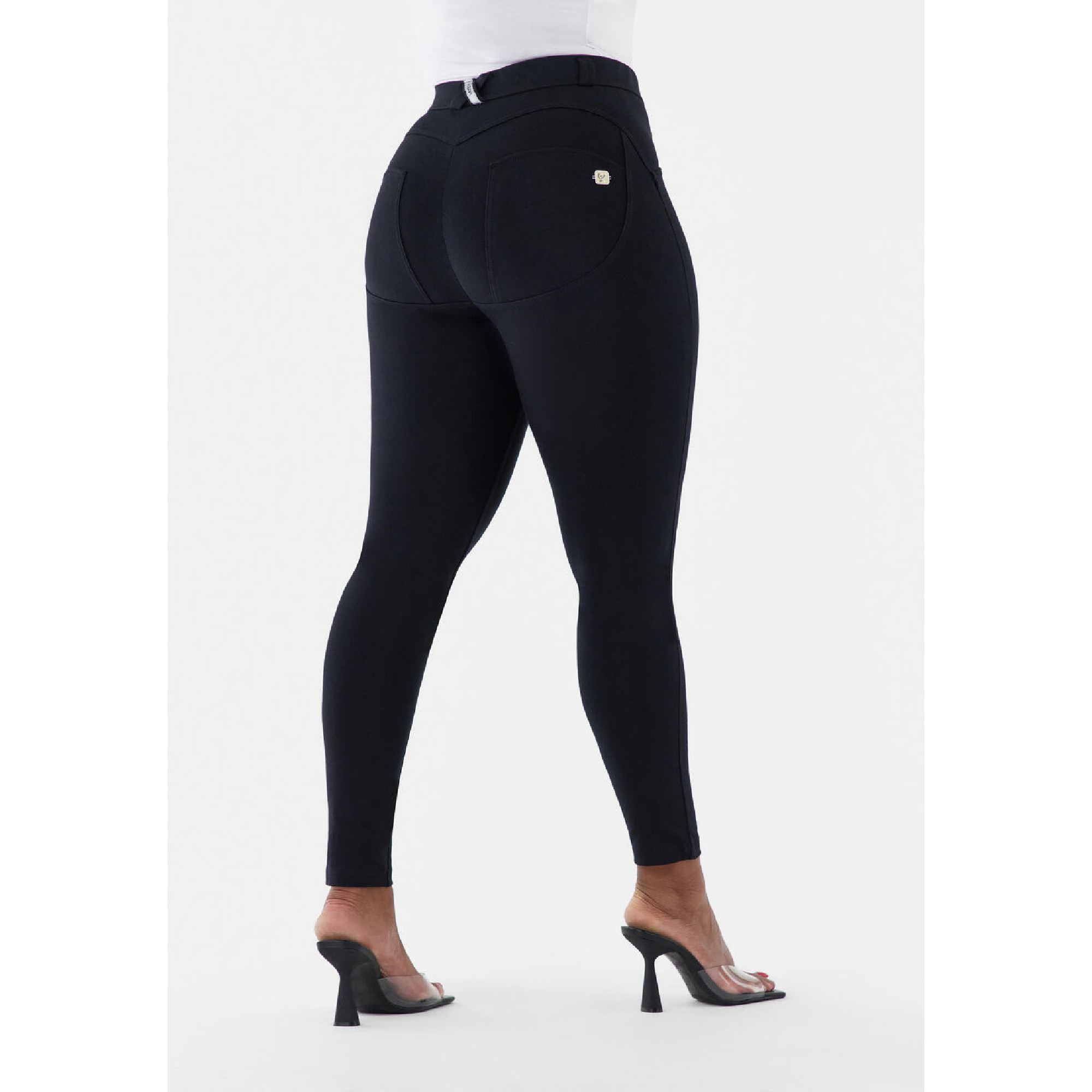 Freddy WR.UP® Curvy Damen Push-Up Hose - Regular Waist Super Skinny - Schwarz Freddy WR.UP® Curvy Damen Push-Up Hose - Regular Waist Super Skinny - Schwarz