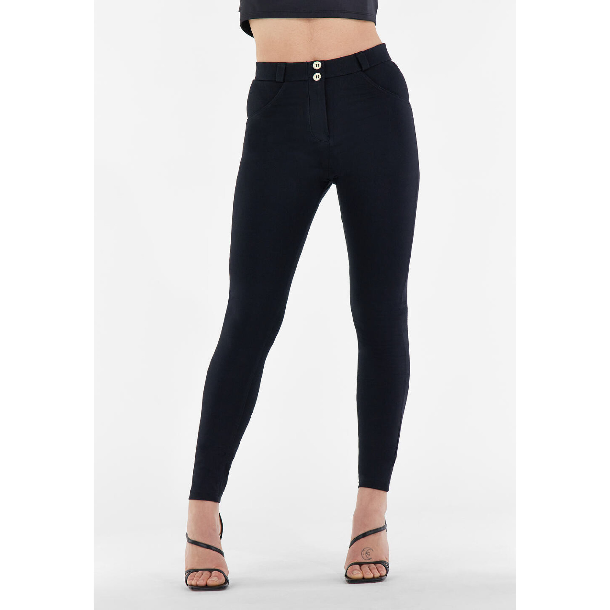 Freddy WR.UP® Curvy Damen Push-Up Hose - Regular Waist Super Skinny - Schwarz Freddy WR.UP® Curvy Damen Push-Up Hose - Regular Waist Super Skinny - Schwarz
