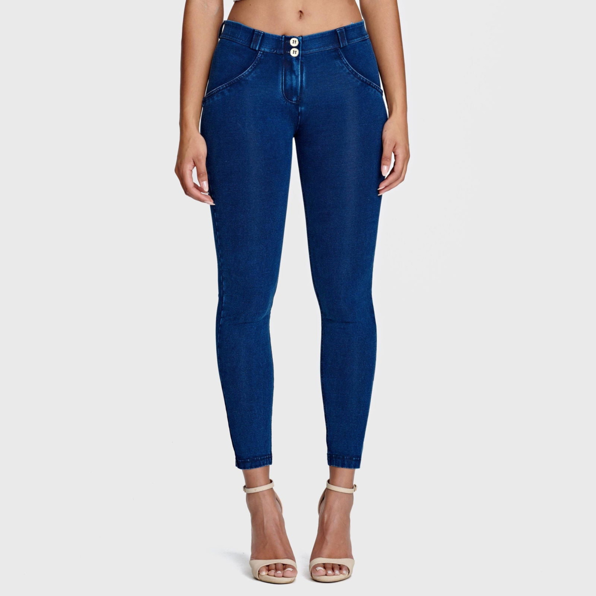 Freddy WR.UP® Damen Push-Up Jeans - 7/8 Regular Waist Skinny - Indigoblau - Blaue Nähte Freddy WR.UP® Damen Push-Up Jeans - 7/8 Regular Waist Skinny - Indigoblau - Blaue Nähte
