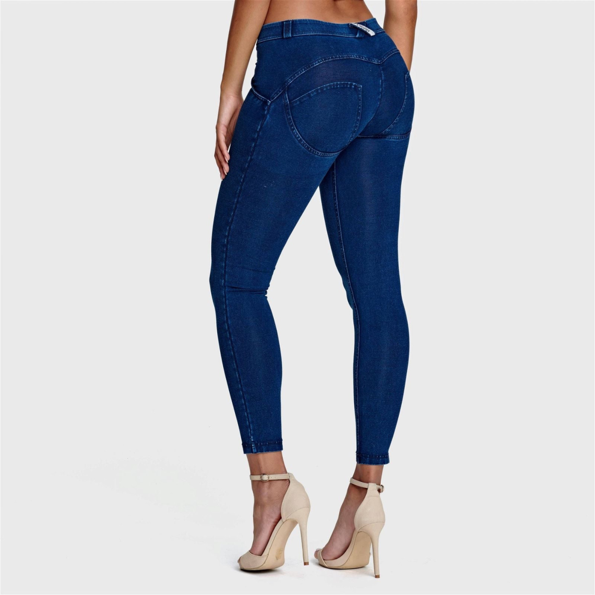 Freddy WR.UP® Damen Push-Up Jeans - 7/8 Regular Waist Skinny - Indigoblau - Blaue Nähte Freddy WR.UP® Damen Push-Up Jeans - 7/8 Regular Waist Skinny - Indigoblau - Blaue Nähte