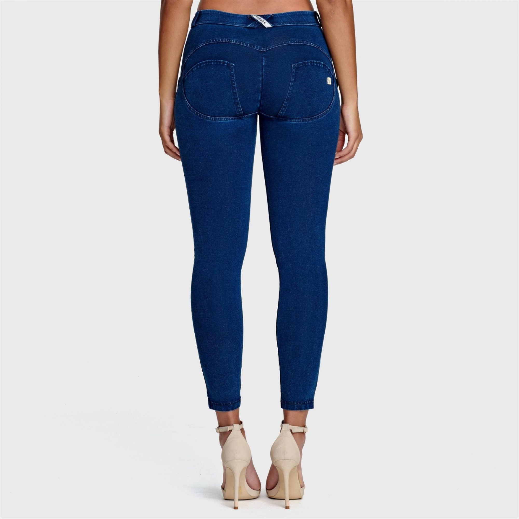 Freddy WR.UP® Damen Push-Up Jeans - 7/8 Regular Waist Skinny - Indigoblau - Blaue Nähte Freddy WR.UP® Damen Push-Up Jeans - 7/8 Regular Waist Skinny - Indigoblau - Blaue Nähte