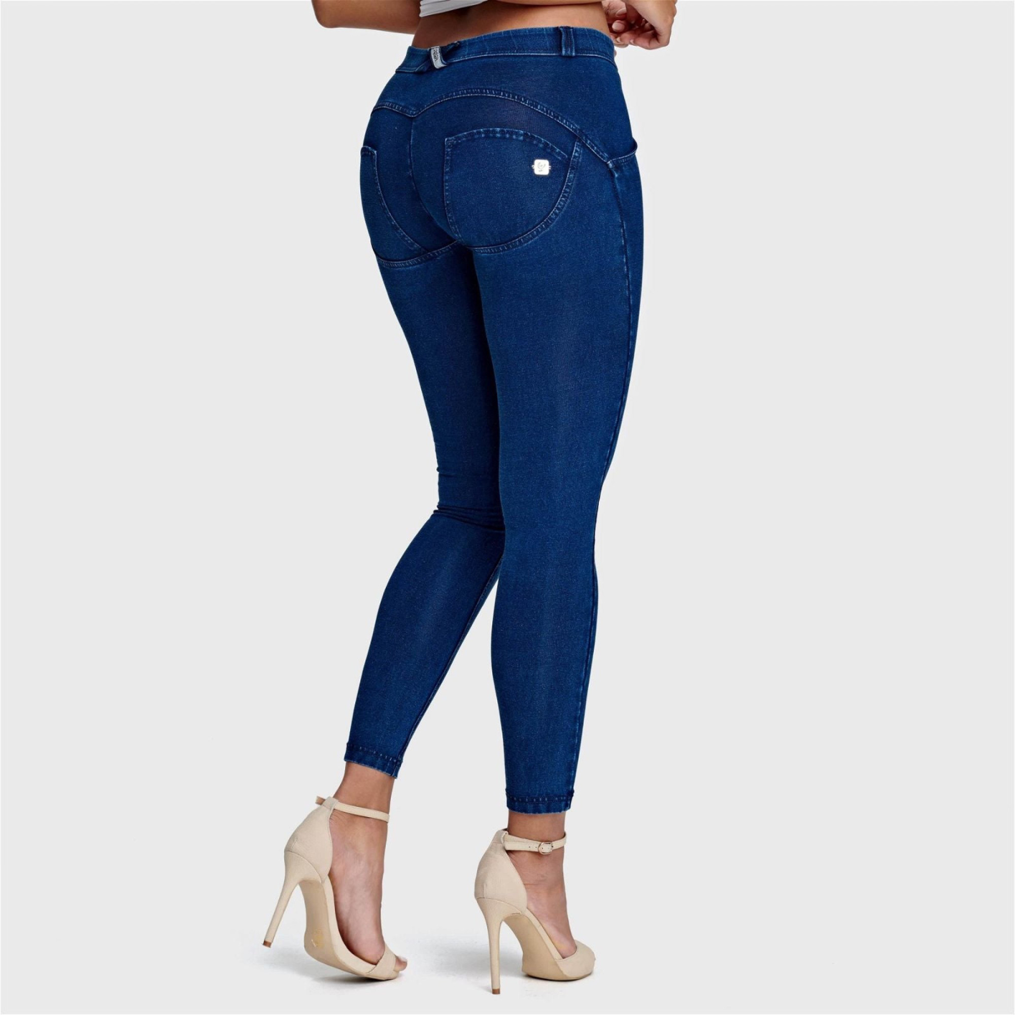 Freddy WR.UP® Damen Push-Up Jeans - 7/8 Regular Waist Skinny - Indigoblau - Blaue Nähte Freddy WR.UP® Damen Push-Up Jeans - 7/8 Regular Waist Skinny - Indigoblau - Blaue Nähte