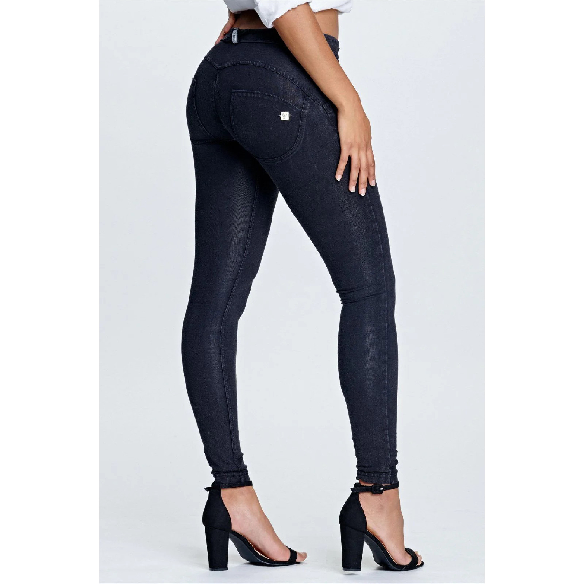 Freddy WR.UP® Damen Push-Up Jeans - Regular Waist Super Skinny - Schwarz - Schwarze Nähte Freddy WR.UP® Damen Push-Up Jeans - Regular Waist Super Skinny - Schwarz - Schwarze Nähte