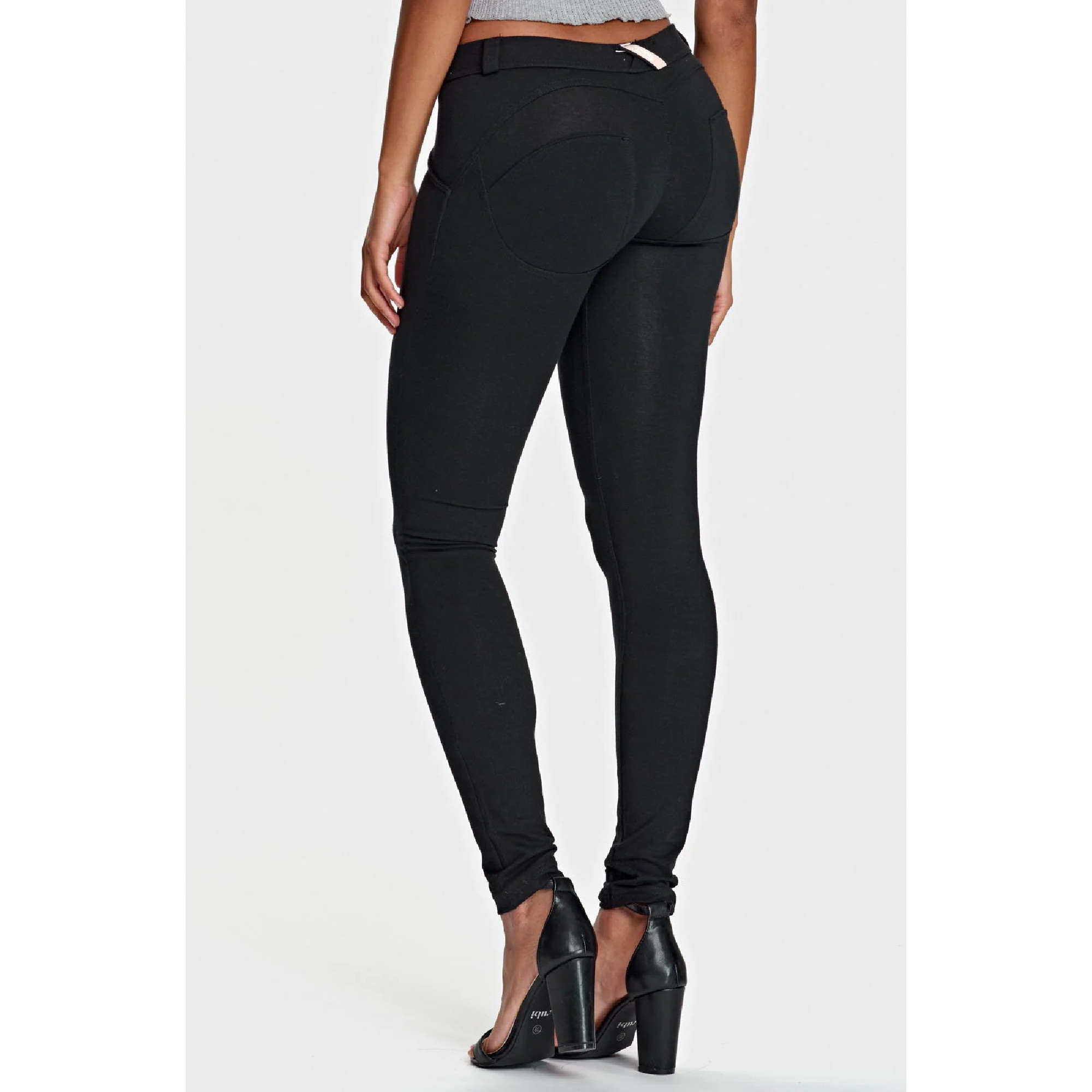 Freddy WR.UP® Damen Push-Up Hose - Low Waist Skinny - Schwarz - N0 Freddy WR.UP® Damen Push-Up Hose - Low Waist Skinny - Schwarz - N0