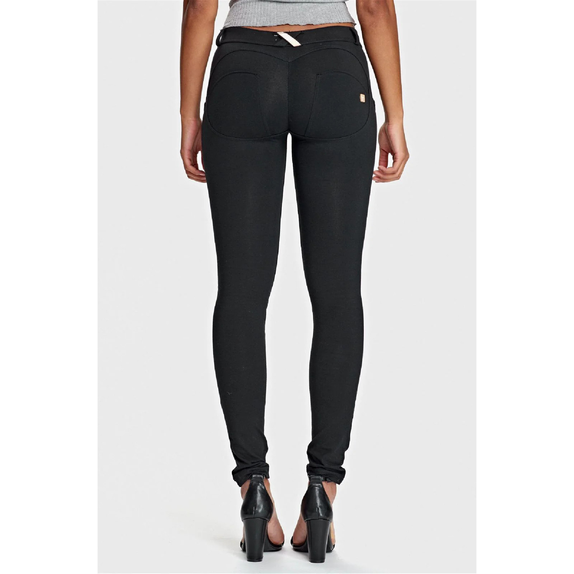 Freddy WR.UP® Damen Push-Up Hose - Low Waist Skinny - Schwarz - N0 Freddy WR.UP® Damen Push-Up Hose - Low Waist Skinny - Schwarz - N0
