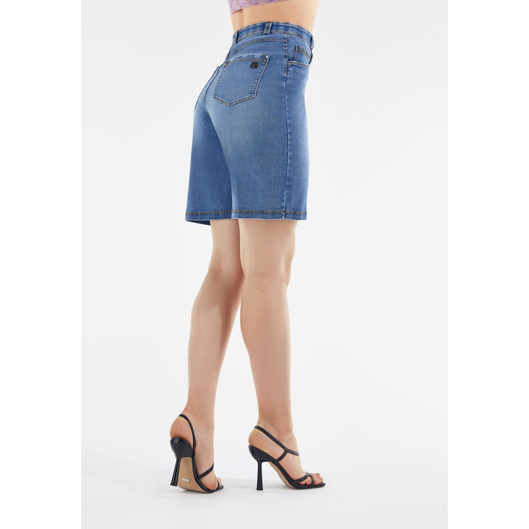 Freddy Damen Fit Jeans - Regular Waist Dress Shorts - Distressed Pocket Edges - Blau - Gelbe Nähte - J108Y Freddy Damen Fit Jeans - Regular Waist Dress Shorts - Distressed Pocket Edges - Blau - Gelbe Nähte - J108Y