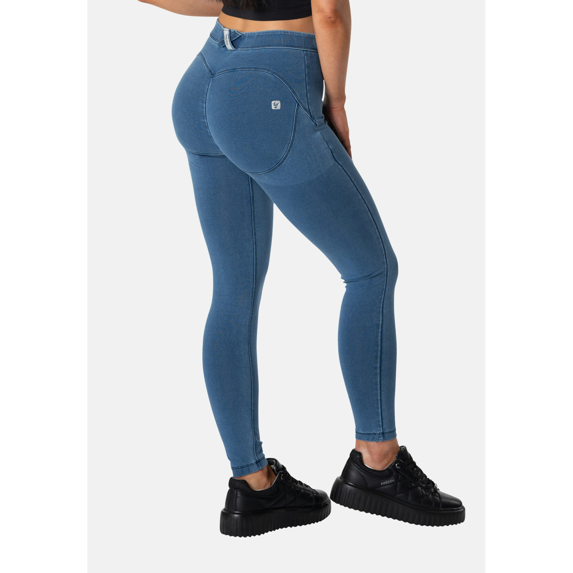 Freddy WR.UP® Core Damen Push-Up Jeans - 7/8 Regular Waist Super Skinny - Denim hell - Blaue Nähte - J4B Freddy WR.UP® Core Damen Push-Up Jeans - 7/8 Regular Waist Super Skinny - Denim hell - Blaue Nähte - J4B