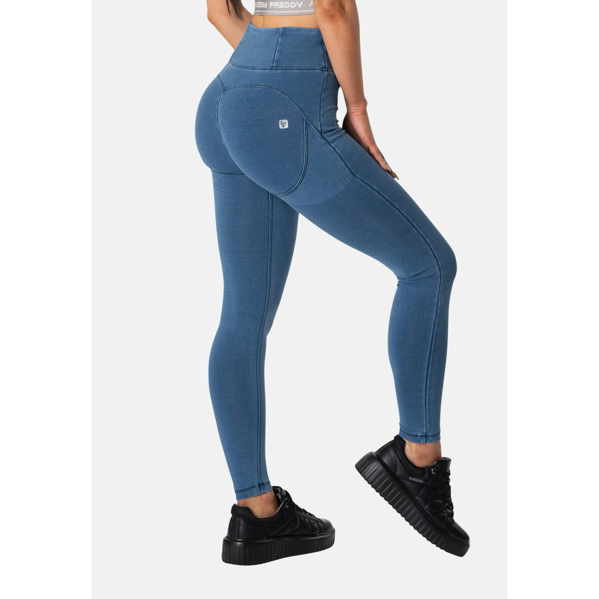 Freddy WR.UP® Core Damen Push-Up Jeans - 7/8 High Waist Super Skinny - Denim hell - Blaue Nähte - J4B Freddy WR.UP® Core Damen Push-Up Jeans - 7/8 High Waist Super Skinny - Denim hell - Blaue Nähte - J4B