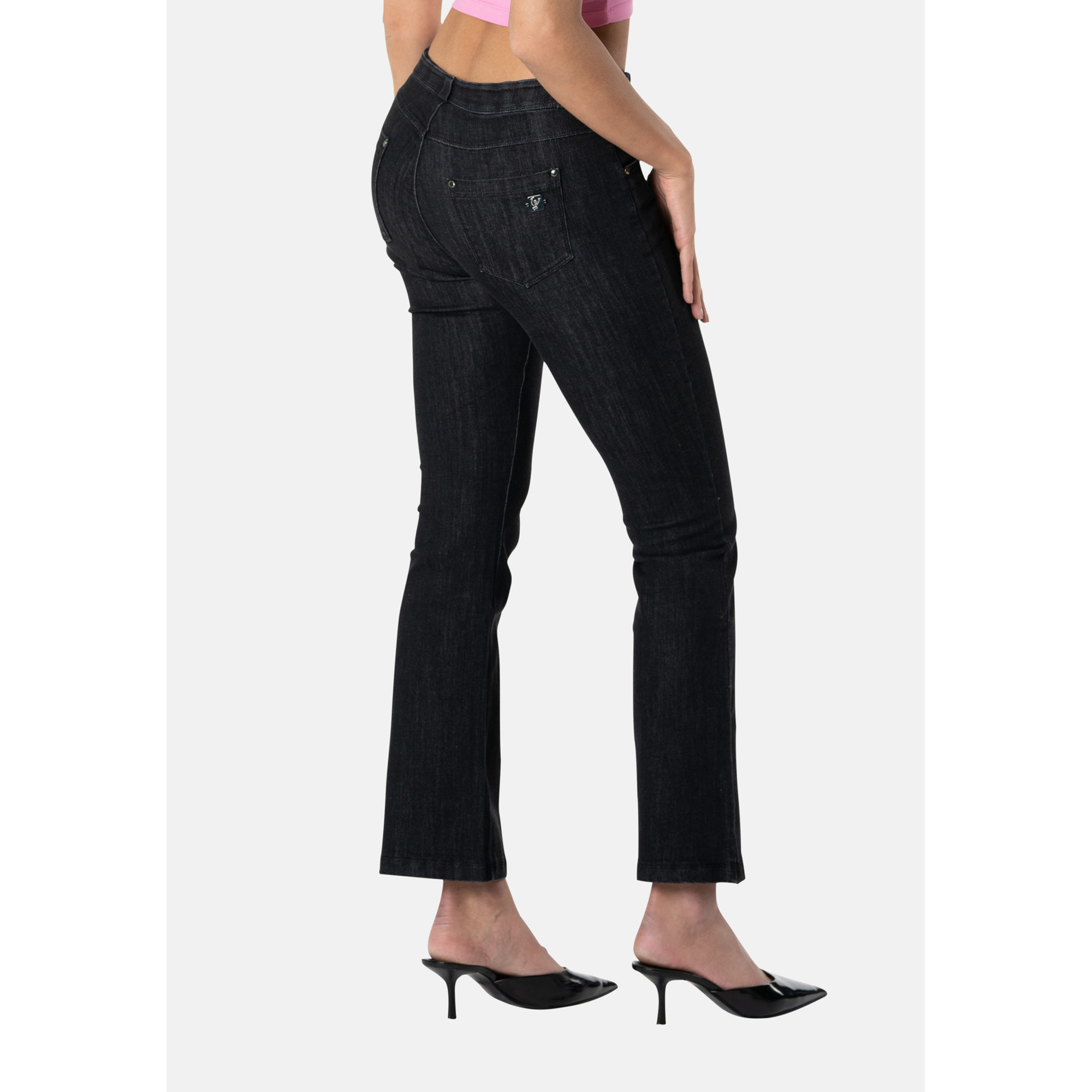 Freddy Fit Jeans - Regular Waist Flare - Cropped - Black Denim – Black Seam - J7N Freddy Fit Jeans - Regular Waist Flare - Cropped - Black Denim – Black Seam - J7N