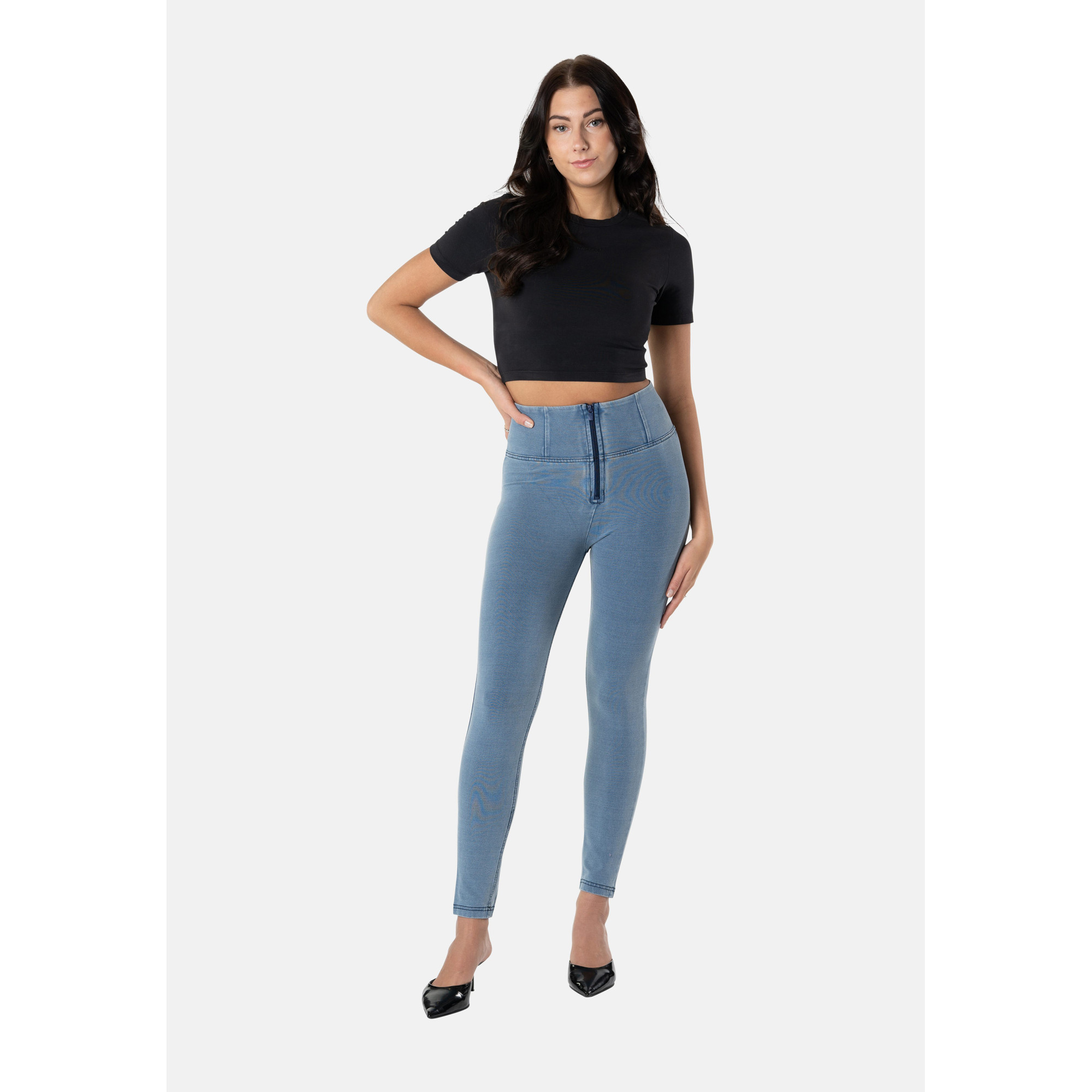 Freddy WR.UP® Damen Push-Up Jeans - 7/8 High Waist Skinny - Denim hell - Blaue Nähte - J107B Freddy WR.UP® Damen Push-Up Jeans - 7/8 High Waist Skinny - Denim hell - Blaue Nähte - J107B