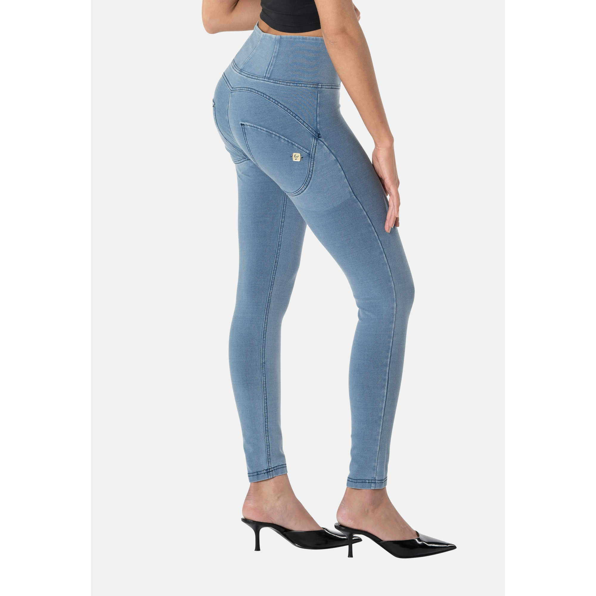 Freddy WR.UP® Damen Push-Up Jeans - 7/8 High Waist Skinny - Denim hell - Blaue Nähte - J107B Freddy WR.UP® Damen Push-Up Jeans - 7/8 High Waist Skinny - Denim hell - Blaue Nähte - J107B