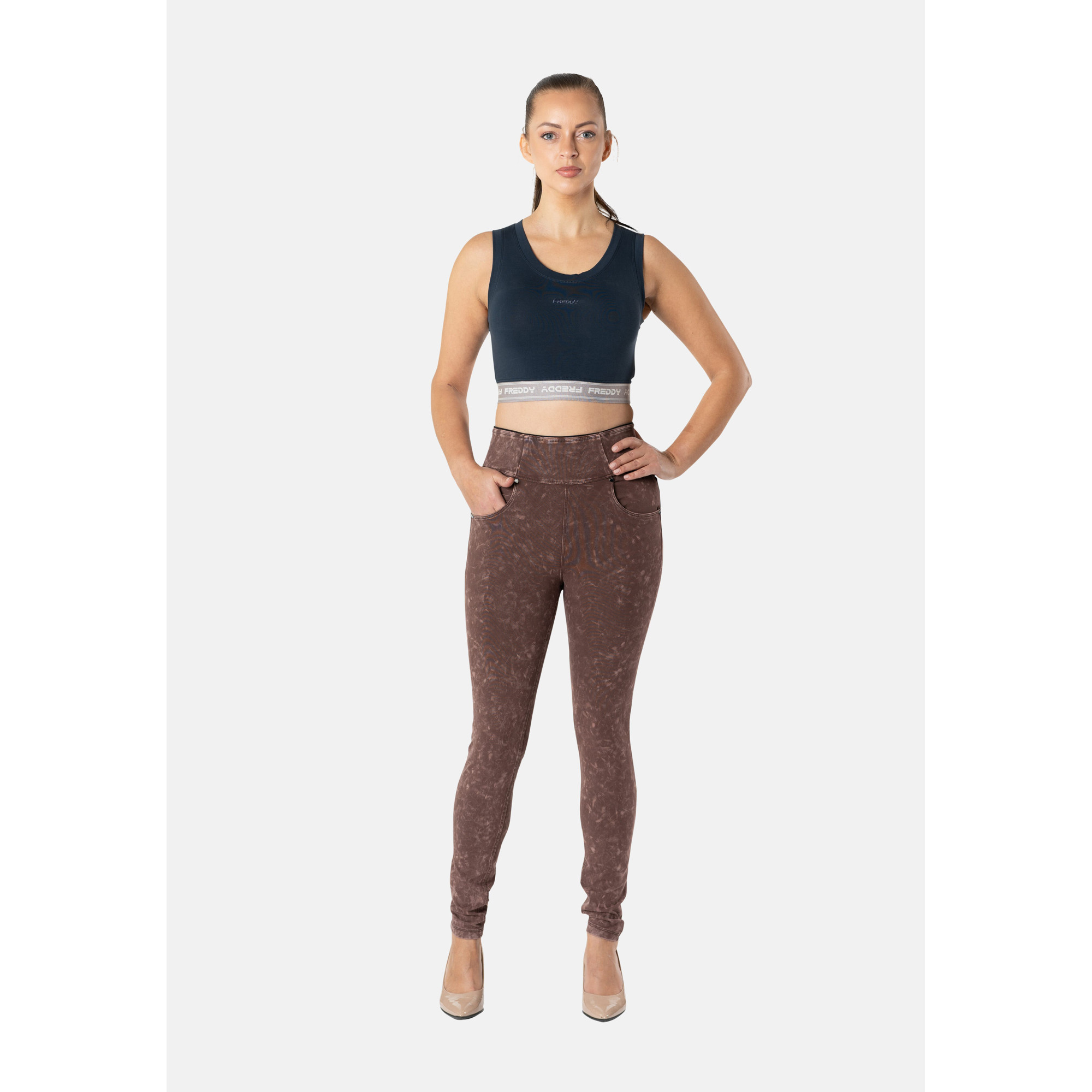 Freddy N.O.W.® Yoga Damen Comfort Jeans - High Waist Skinny - Stückgefärbt - Dunkelbraun - M29 Freddy N.O.W.® Yoga Damen Comfort Jeans - High Waist Skinny - Stückgefärbt - Dunkelbraun - M29