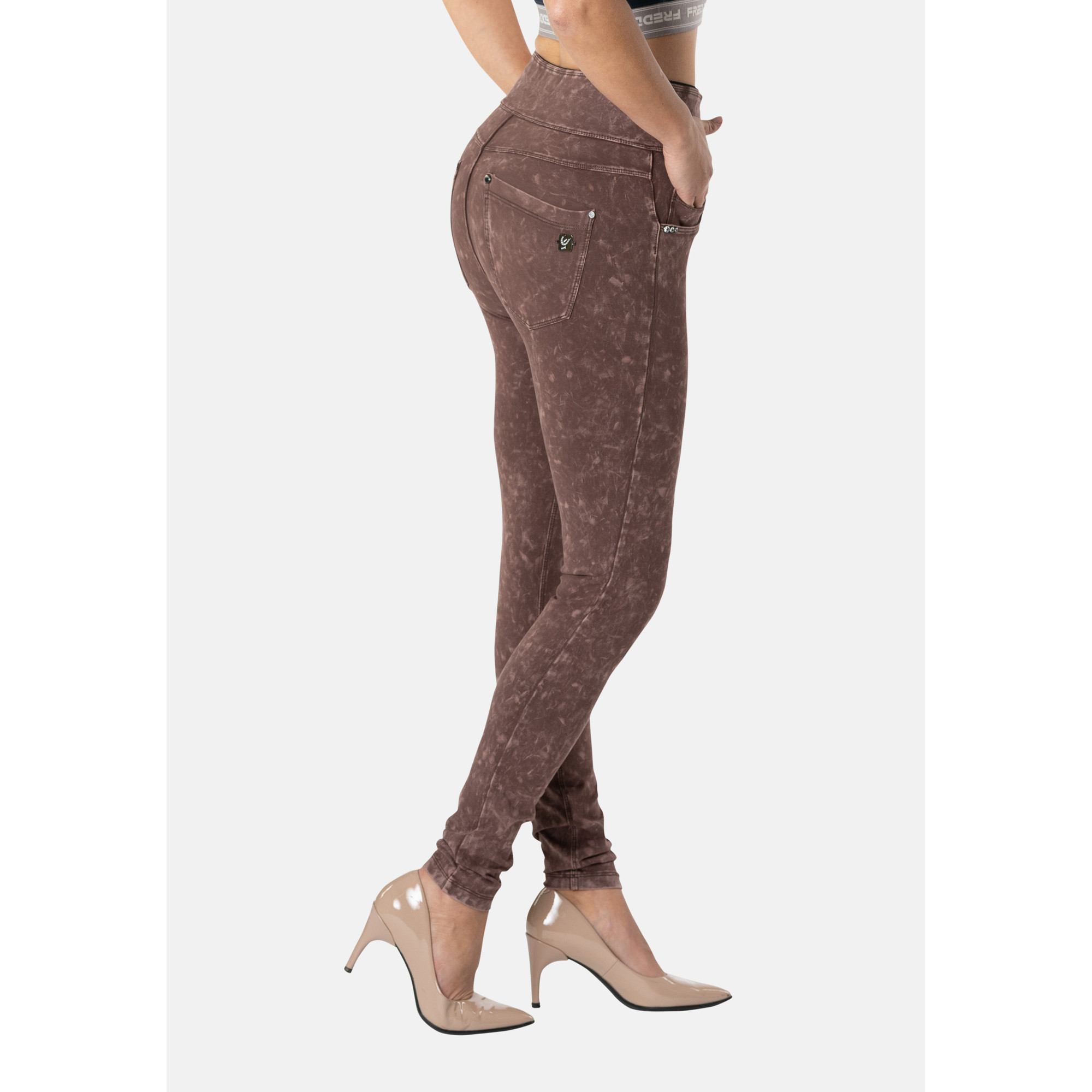 Freddy N.O.W.® Yoga Damen Comfort Jeans - High Waist Skinny - Stückgefärbt - Dunkelbraun - M29 Freddy N.O.W.® Yoga Damen Comfort Jeans - High Waist Skinny - Stückgefärbt - Dunkelbraun - M29