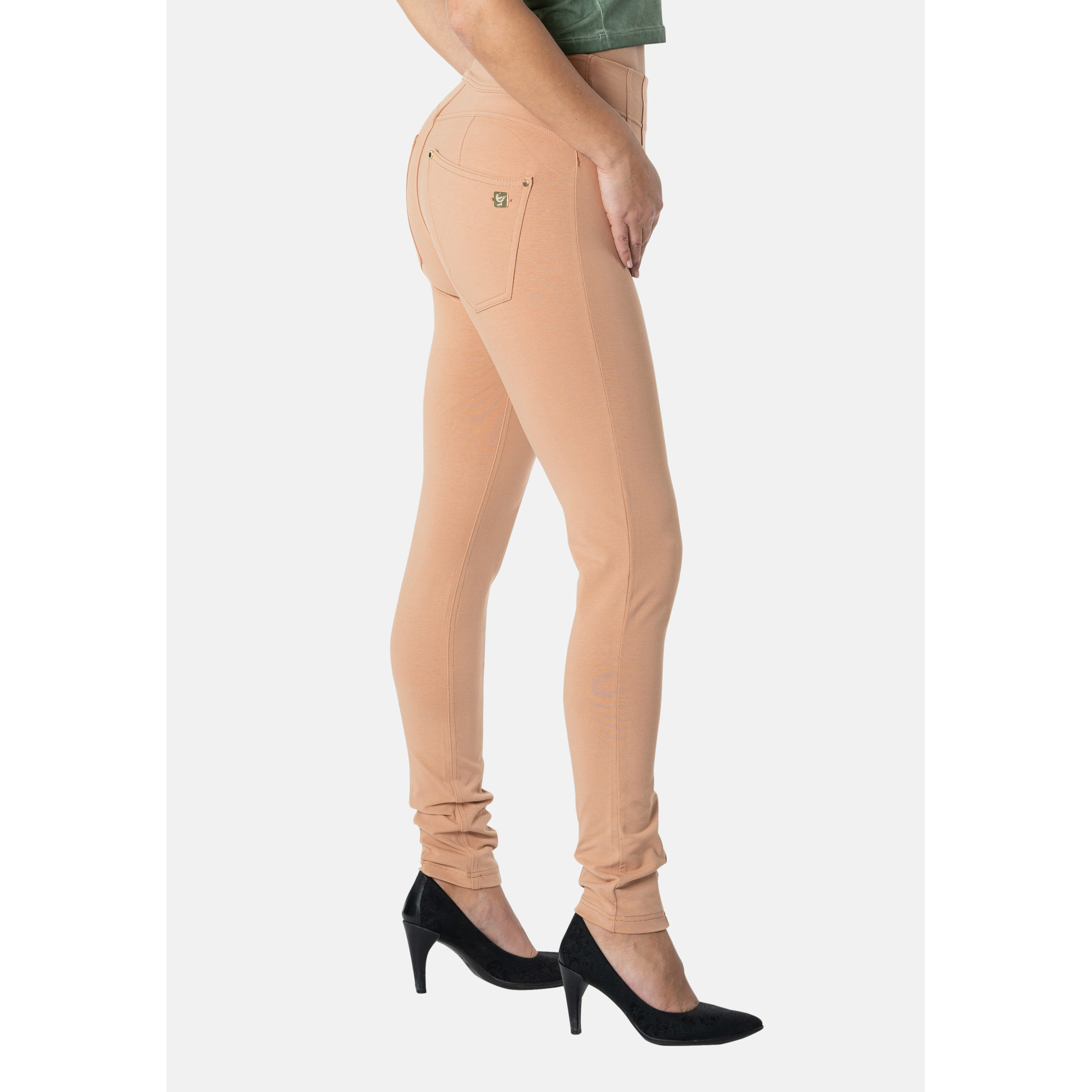 Freddy N.O.W.® Yoga Eco Damen Comfort Hose - Super High Waist Skinny - Mit Nähten auf den Beinen - Hellbraun - M44 Freddy N.O.W.® Yoga Eco Damen Comfort Hose - Super High Waist Skinny - Mit Nähten auf den Beinen - Hellbraun - M44