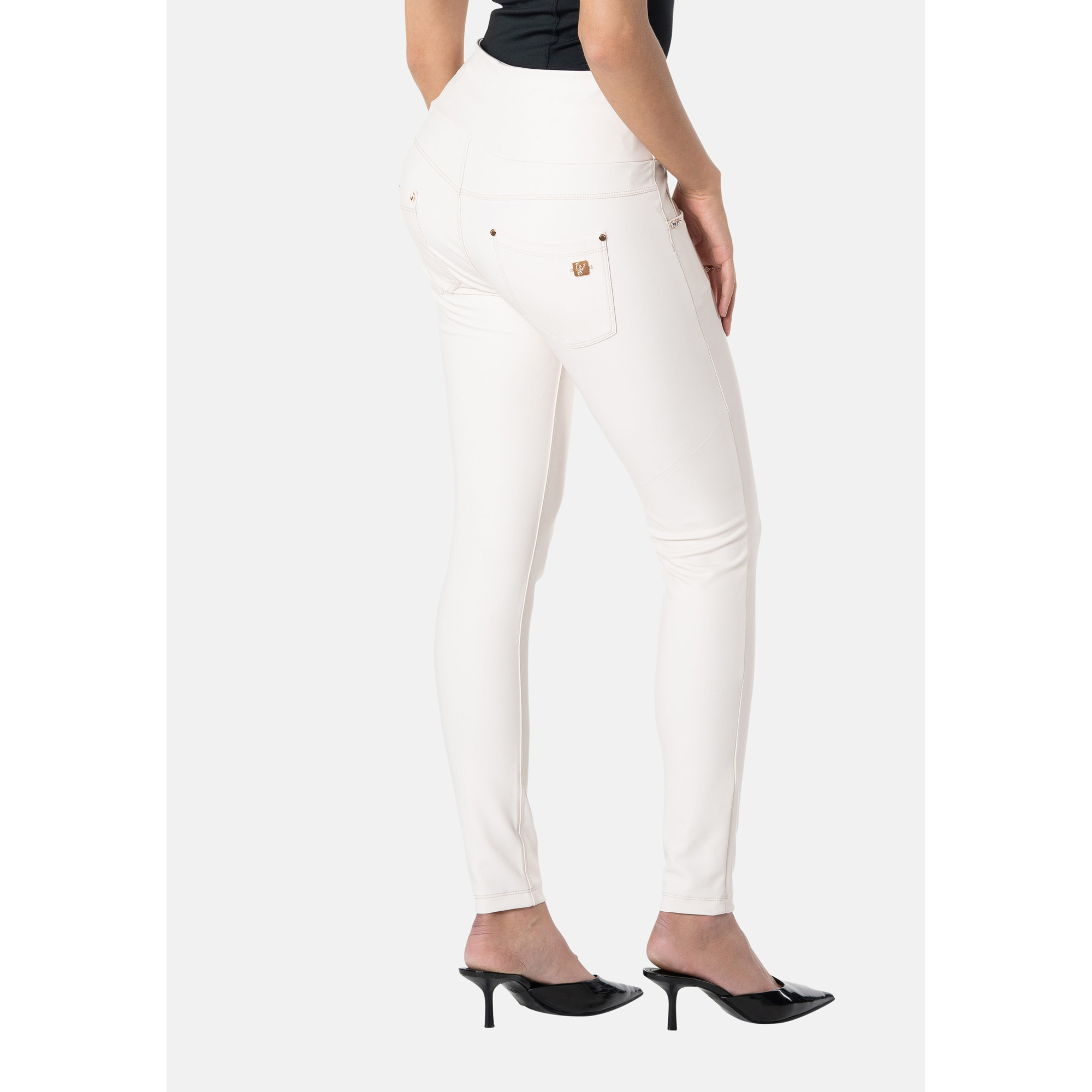 Freddy N.O.W.® Yoga Vegan Leather Damen Comfort Lederhose - High High Waist Super Skinny - Weißgrau - Z102 Freddy N.O.W.® Yoga Vegan Leather Damen Comfort Lederhose - High High Waist Super Skinny - Weißgrau - Z102