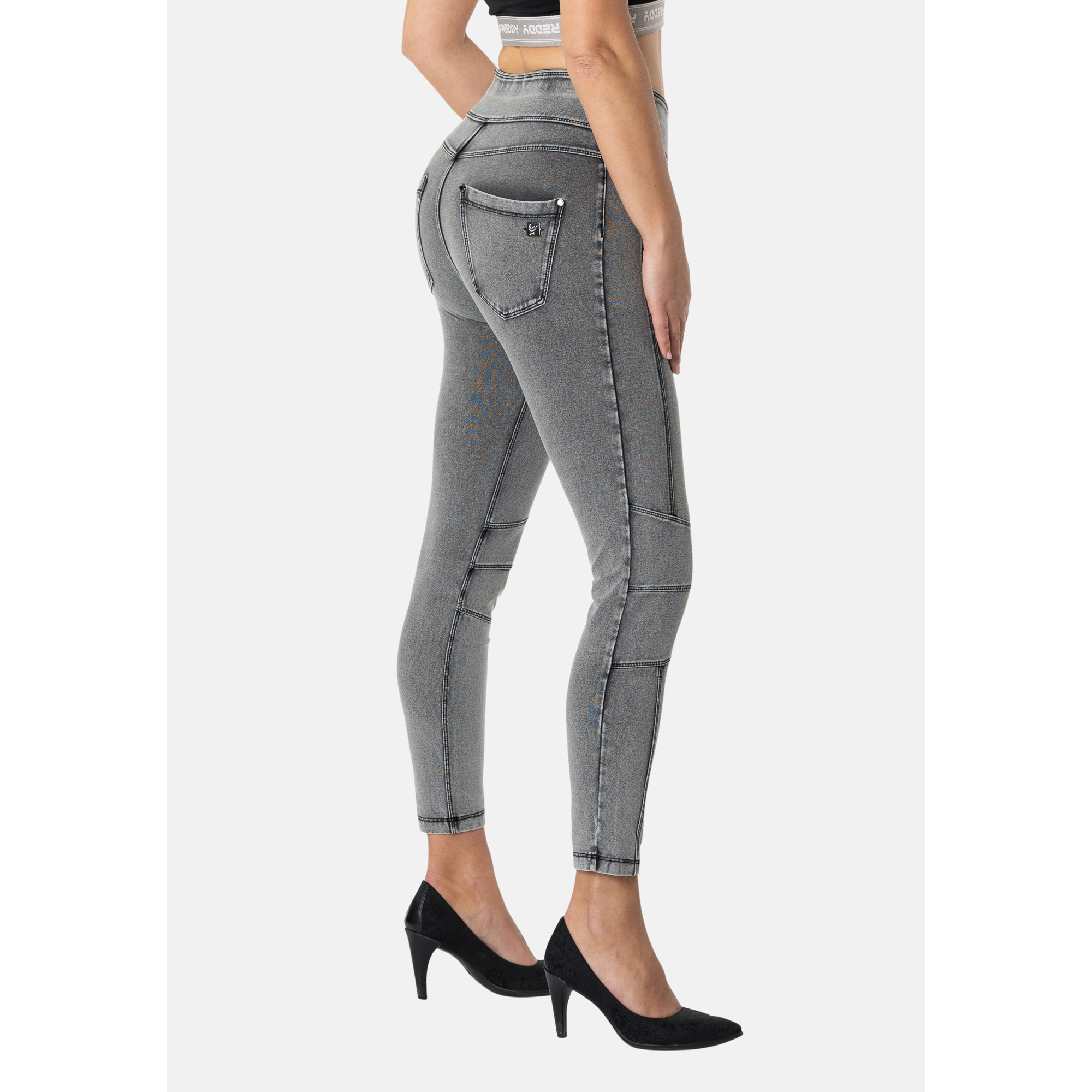 Freddy N.O.W.® Yoga Damen Comfort Jeans - 7/8 Mid Waist Skinny - Grau – Schwarze Nähte - J3N Freddy N.O.W.® Yoga Damen Comfort Jeans - 7/8 Mid Waist Skinny - Grau – Schwarze Nähte - J3N