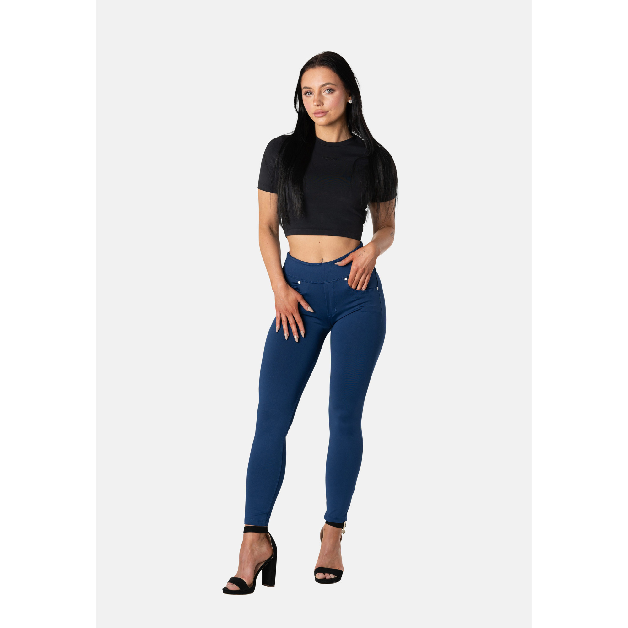 Freddy N.O.W.® Yoga Eco Tech Damen Comfort Hose - 7/8 Mid Waist Super Skinny - Mittelblau Freddy N.O.W.® Yoga Eco Tech Damen Comfort Hose - 7/8 Mid Waist Super Skinny - Mittelblau