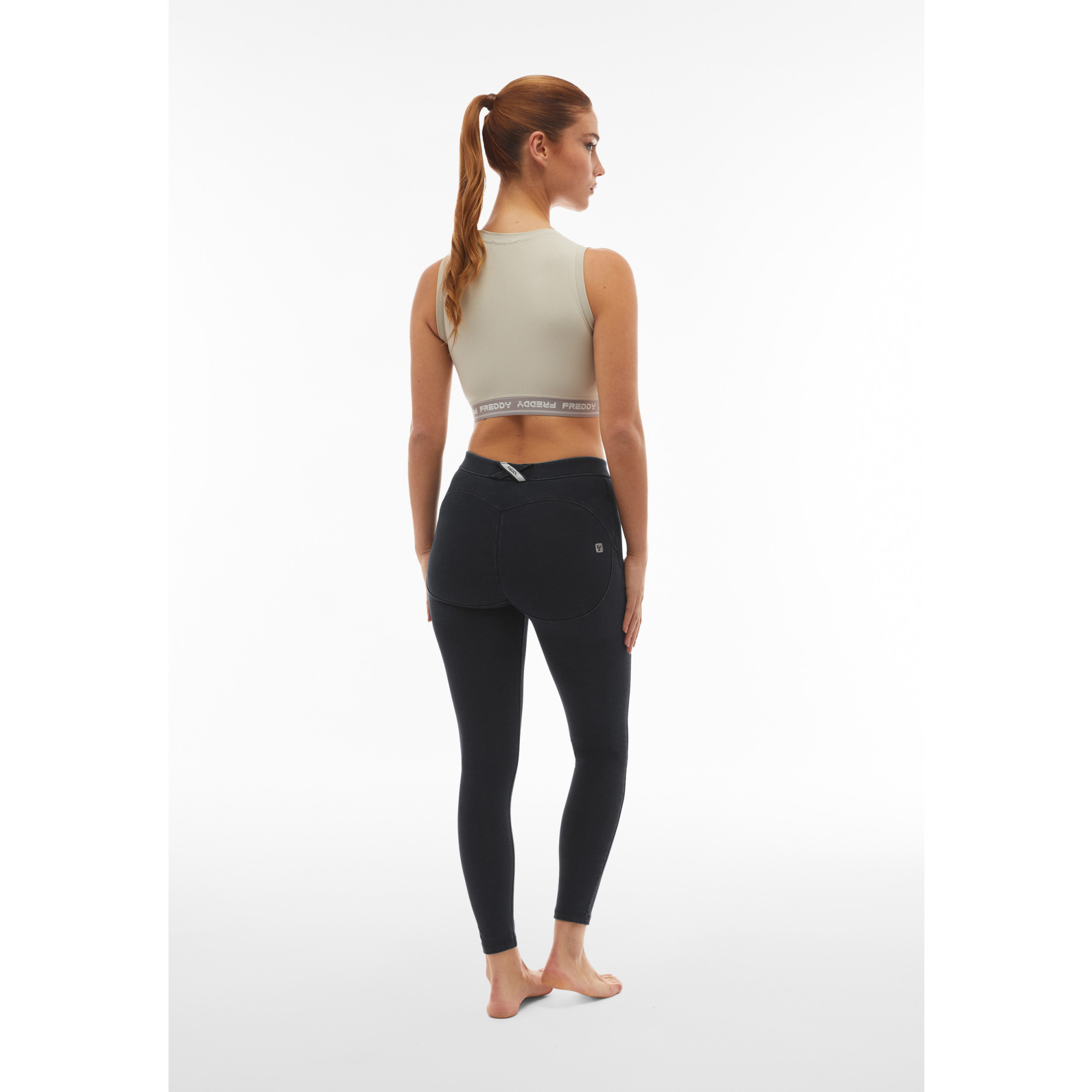 Freddy WR.UP® Core Damen Push-Up Jeans - 7/8 Regular Waist Super Skinny - Schwarz – Schwarze Nähte - J7N Freddy WR.UP® Core Damen Push-Up Jeans - 7/8 Regular Waist Super Skinny - Schwarz – Schwarze Nähte - J7N
