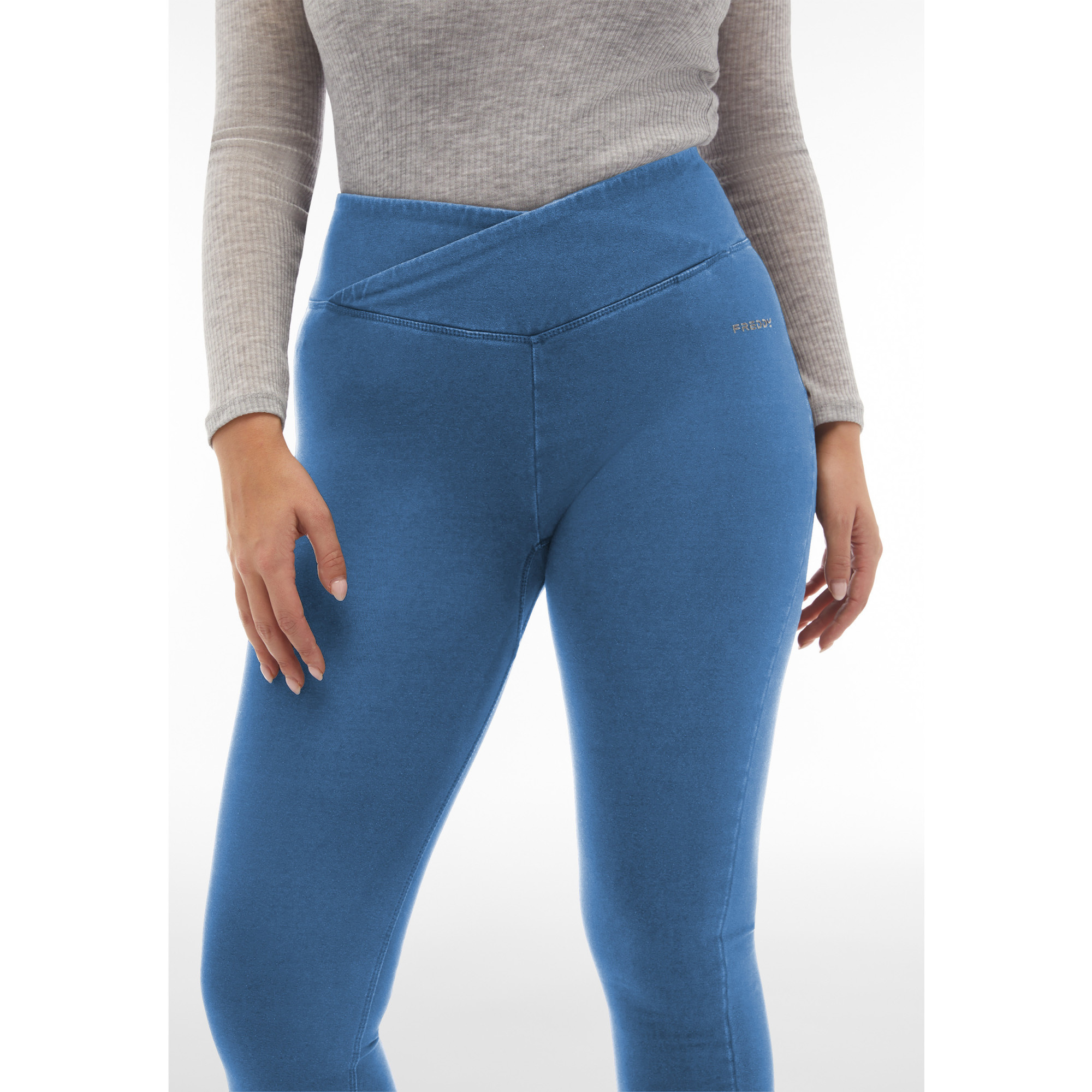Freddy WR.UP® Core Damen Push-Up Jeans - 7/8 High Waist Super Skinny - Denim hell - Blaue Nähte - J4B Freddy WR.UP® Core Damen Push-Up Jeans - 7/8 High Waist Super Skinny - Denim hell - Blaue Nähte - J4B