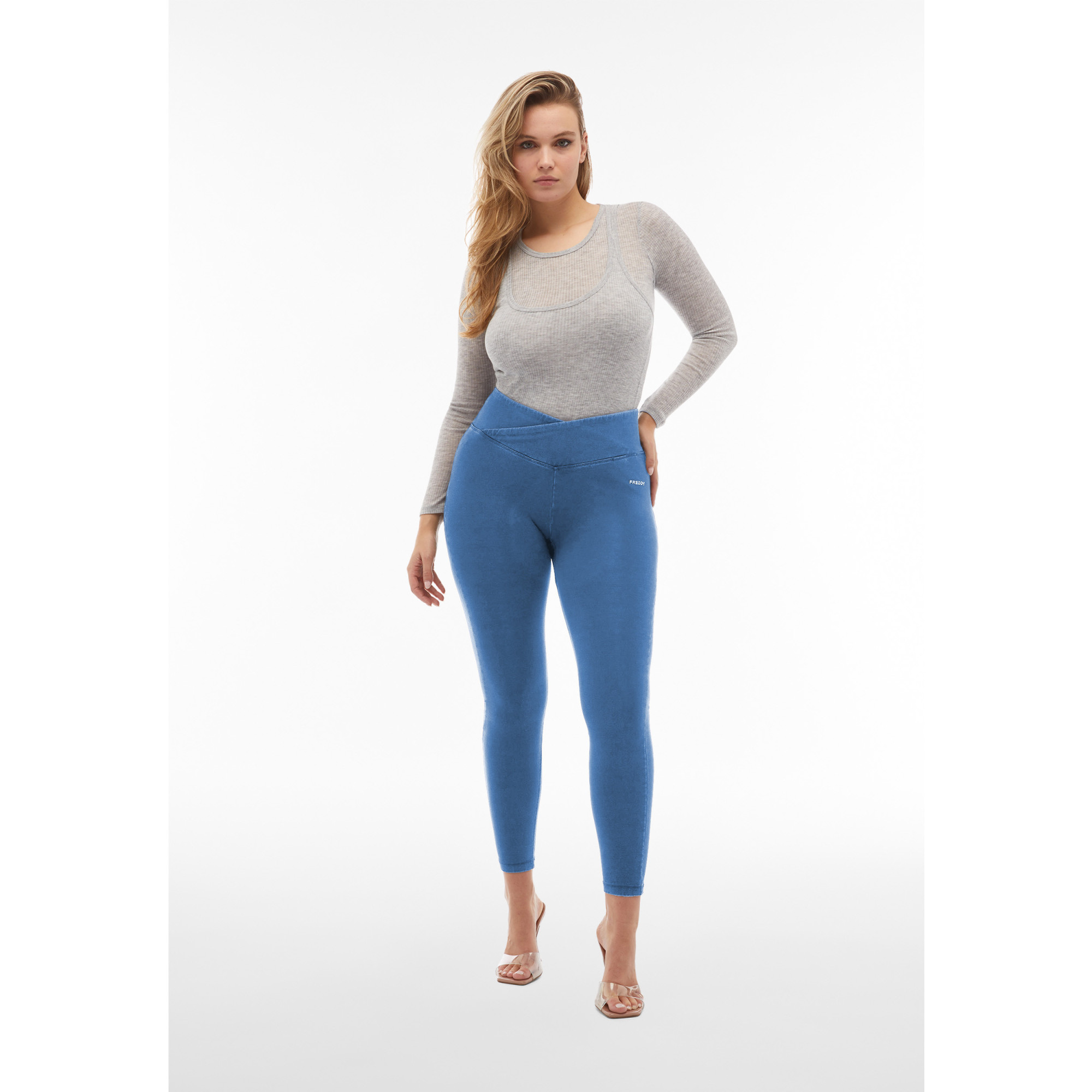 Freddy WR.UP® Core Damen Push-Up Jeans - 7/8 High Waist Super Skinny - Denim hell - Blaue Nähte - J4B Freddy WR.UP® Core Damen Push-Up Jeans - 7/8 High Waist Super Skinny - Denim hell - Blaue Nähte - J4B