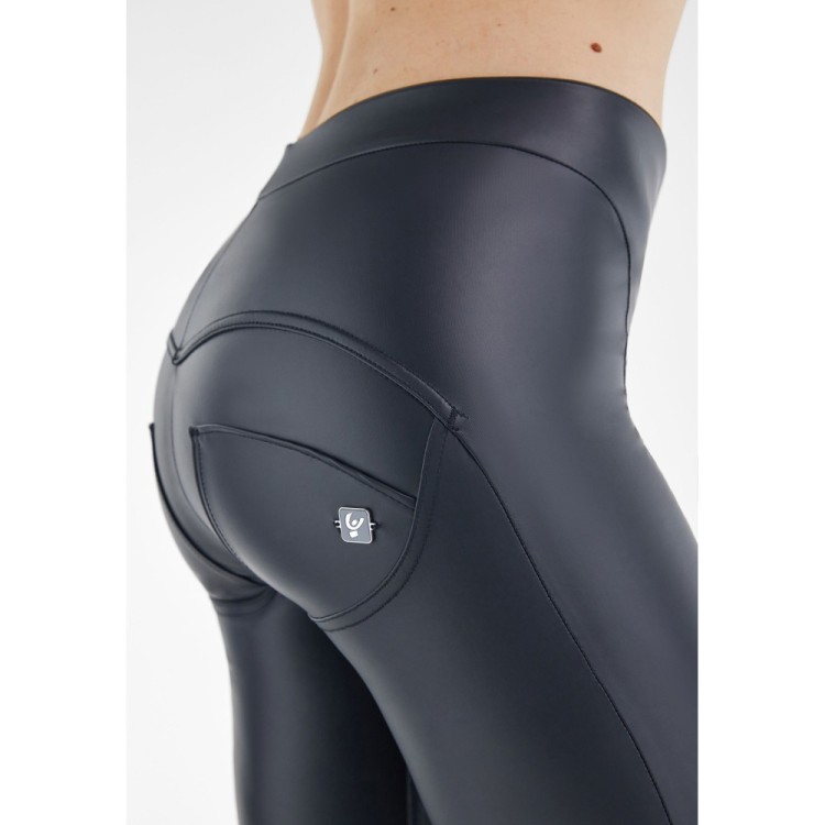 Freddy WR.UP® Vegan Leather Damen Push-Up Lederhose - High Waist Flare - V-Schnitt - Schwarz - N0