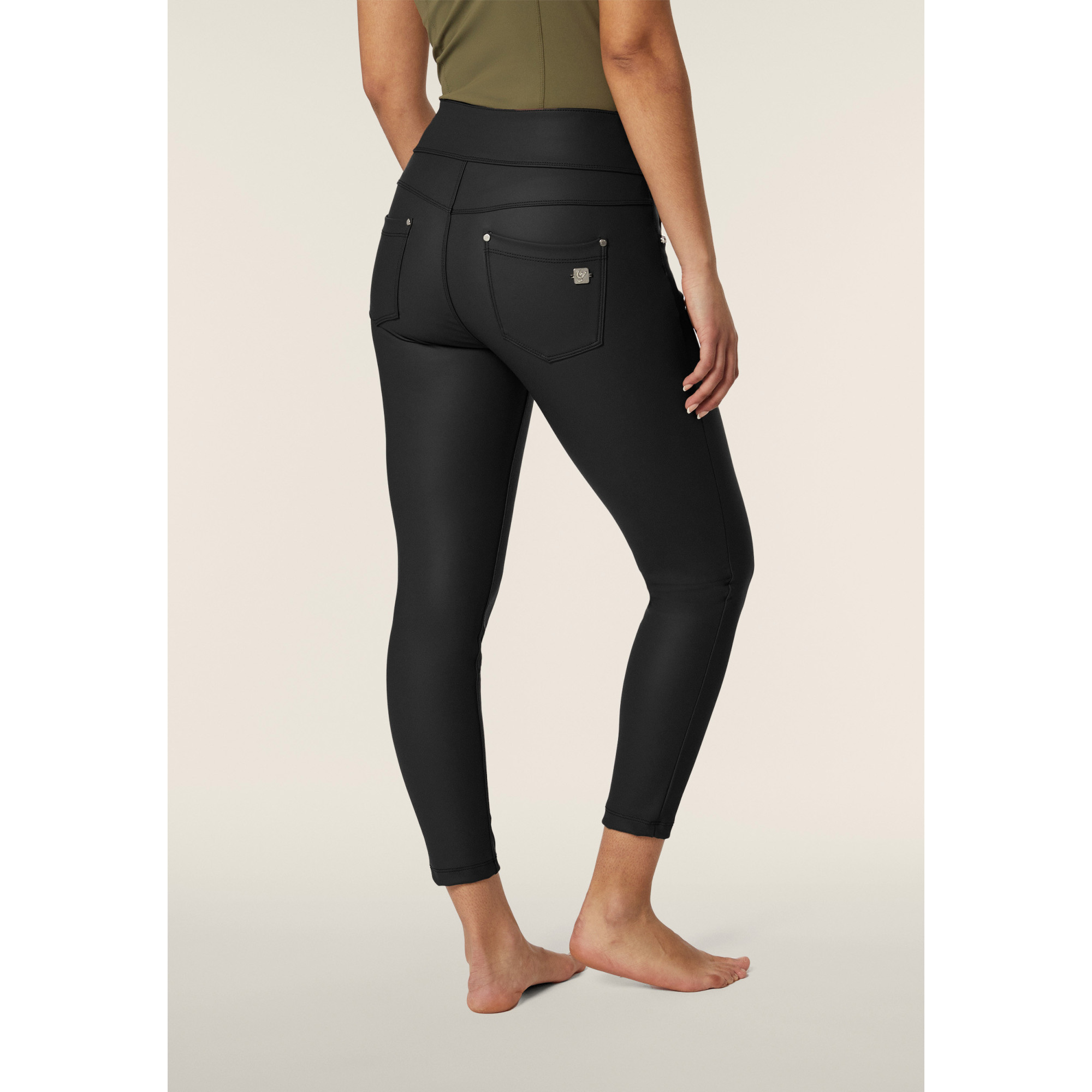 Freddy N.O.W.® Yoga Vegan Leather Damen Comfort Lederhose - 7/8 Mid Waist Super Skinny - Schwarz Freddy N.O.W.® Yoga Vegan Leather Damen Comfort Lederhose - 7/8 Mid Waist Super Skinny - Schwarz