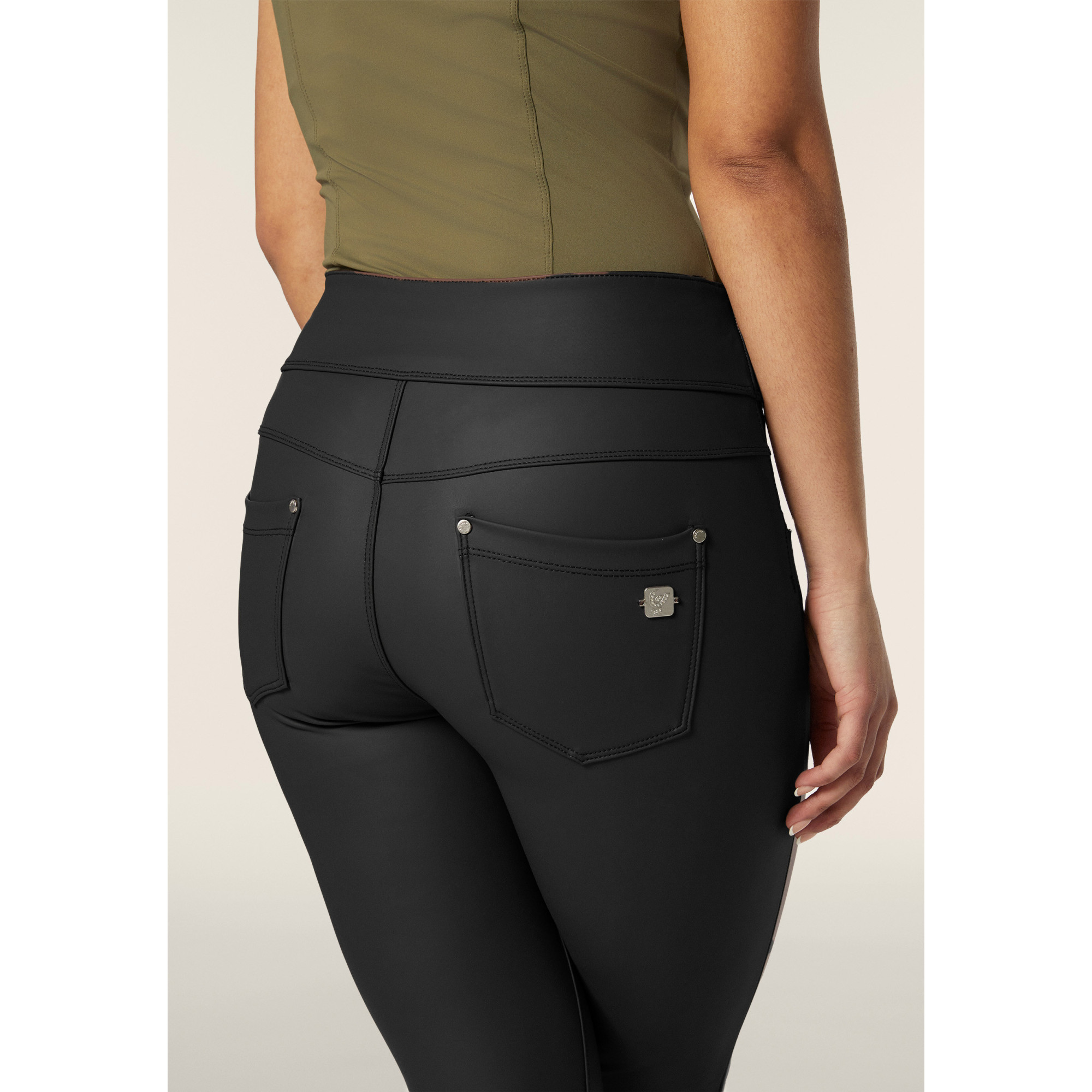 Freddy N.O.W.® Yoga Vegan Leather Damen Comfort Lederhose - 7/8 Mid Waist Super Skinny - Schwarz Freddy N.O.W.® Yoga Vegan Leather Damen Comfort Lederhose - 7/8 Mid Waist Super Skinny - Schwarz
