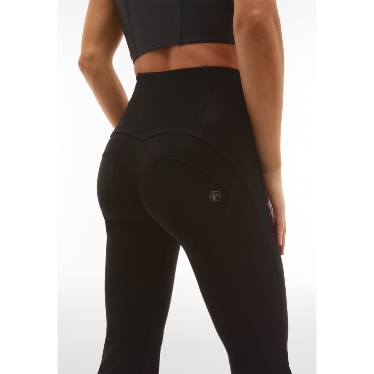 Freddy WR.UP® Vegan Leather Damen Push-Up Lederhose - Super High Waist Flare - Wet Effect - Schwarz