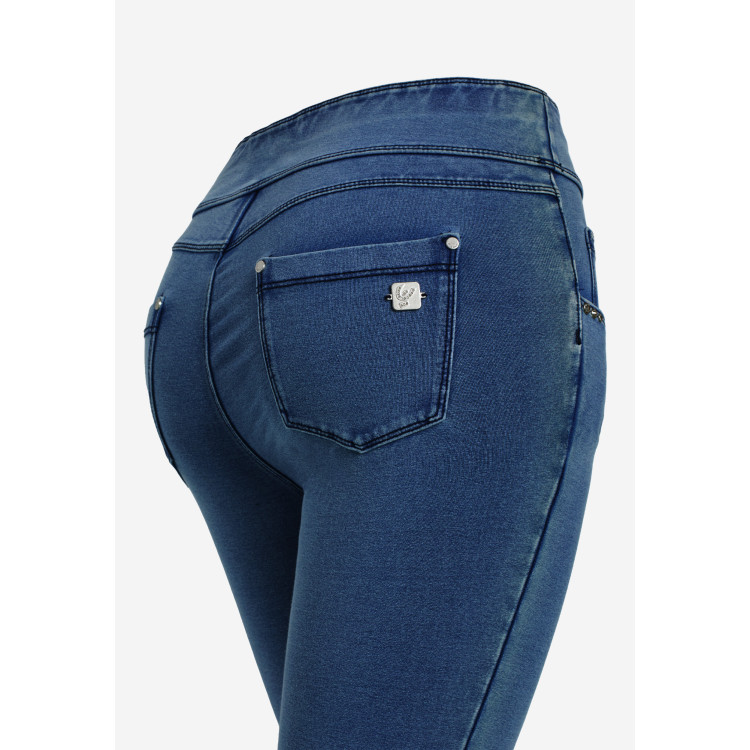 Freddy N.O.W.® Yoga Eco Damen Comfort Jeans - 7/8 Mid Waist Skinny - Denim Blau  - Blaue Nähte - J0B