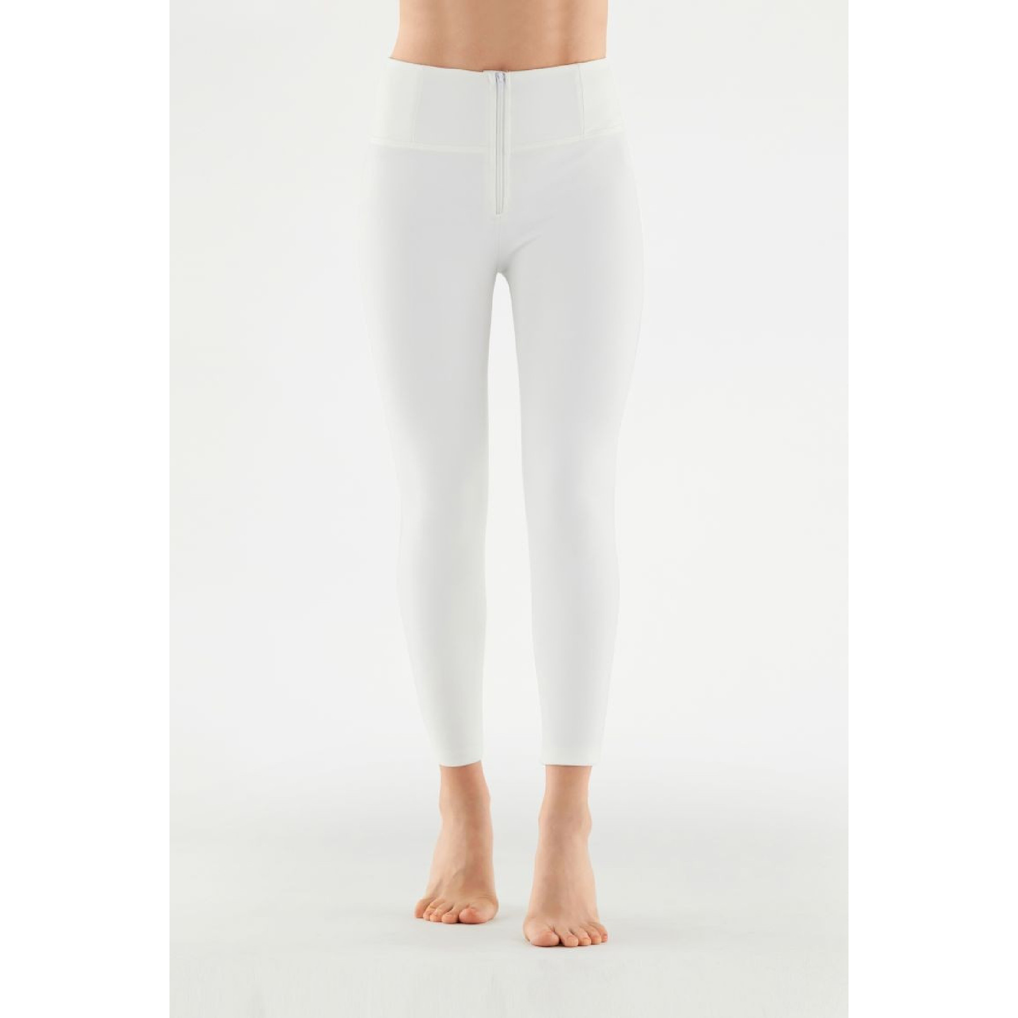 Freddy WR.UP® Vegan Leather Damen Push-Up Lederhose - 7/8 High Waist Super Skinny - Weiß Freddy WR.UP® Vegan Leather Damen Push-Up Lederhose - 7/8 High Waist Super Skinny - Weiß