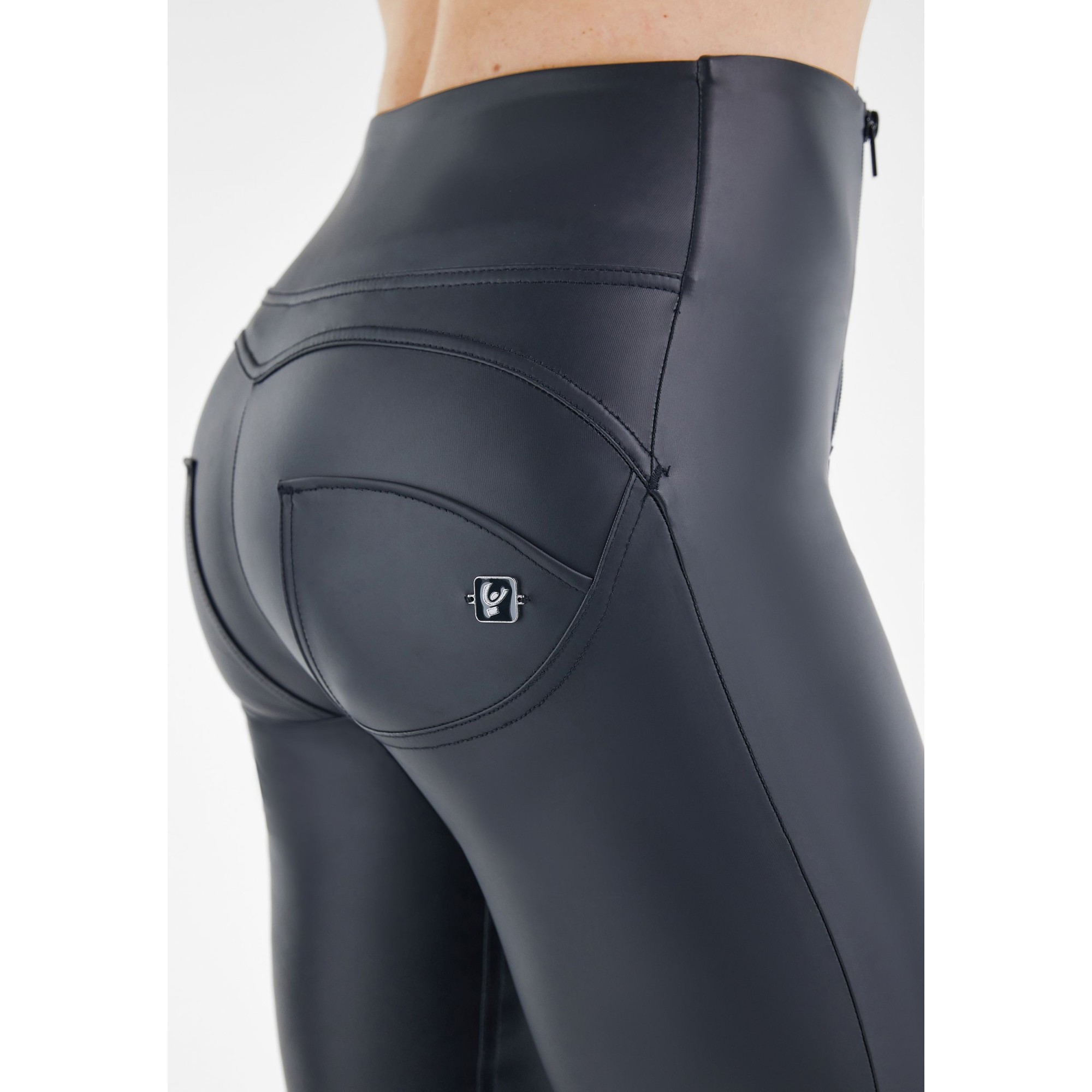 Freddy WR.UP® Vegan Leather Damen Push-Up Lederhose - High Waist Wide Leg - Schwarz - N0 Freddy WR.UP® Vegan Leather Damen Push-Up Lederhose - High Waist Wide Leg - Schwarz - N0