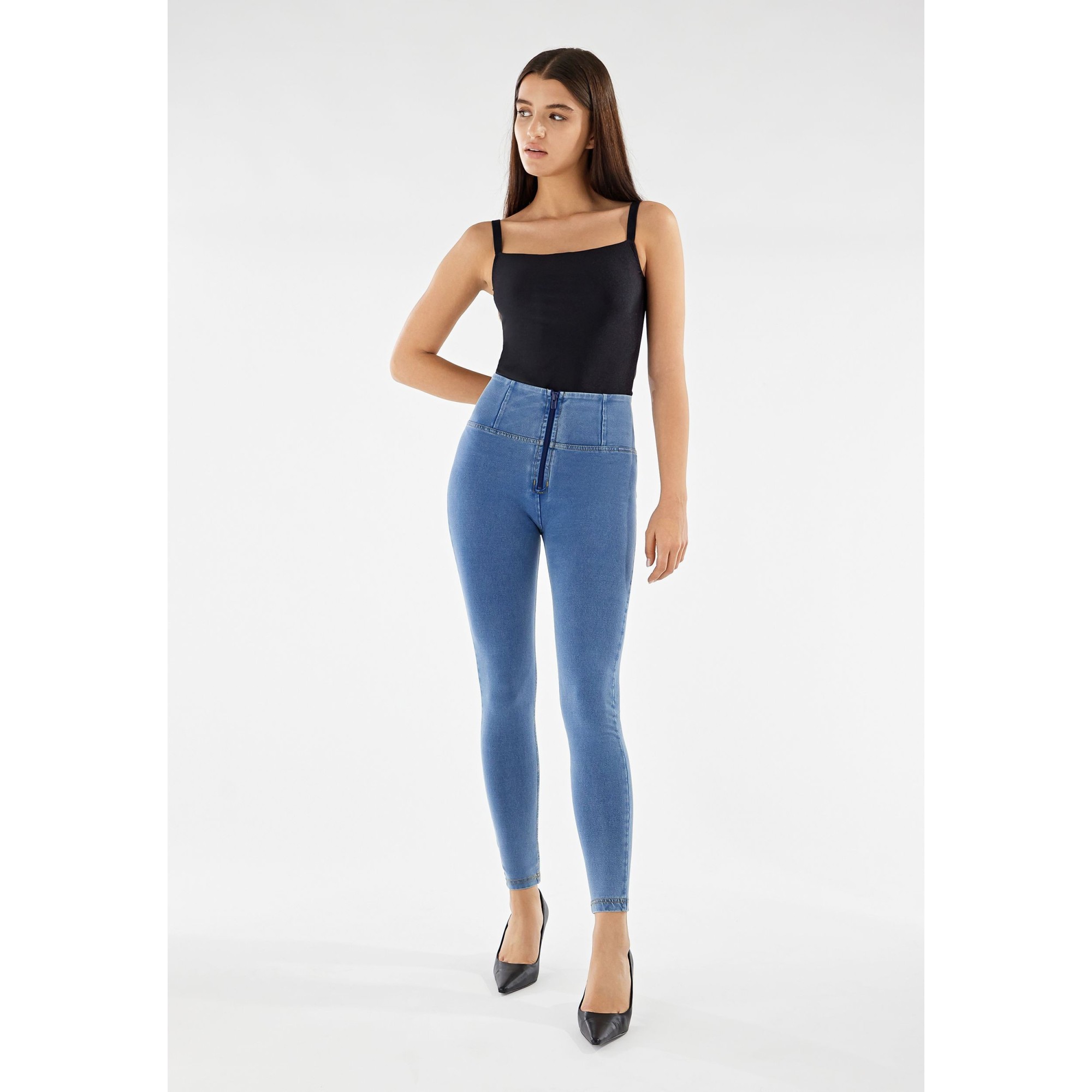 Freddy WR.UP® Damen Push-Up Jeans - High Waist Super Skinny - Hellblau - Gelbe Nähte Freddy WR.UP® Damen Push-Up Jeans - High Waist Super Skinny - Hellblau - Gelbe Nähte