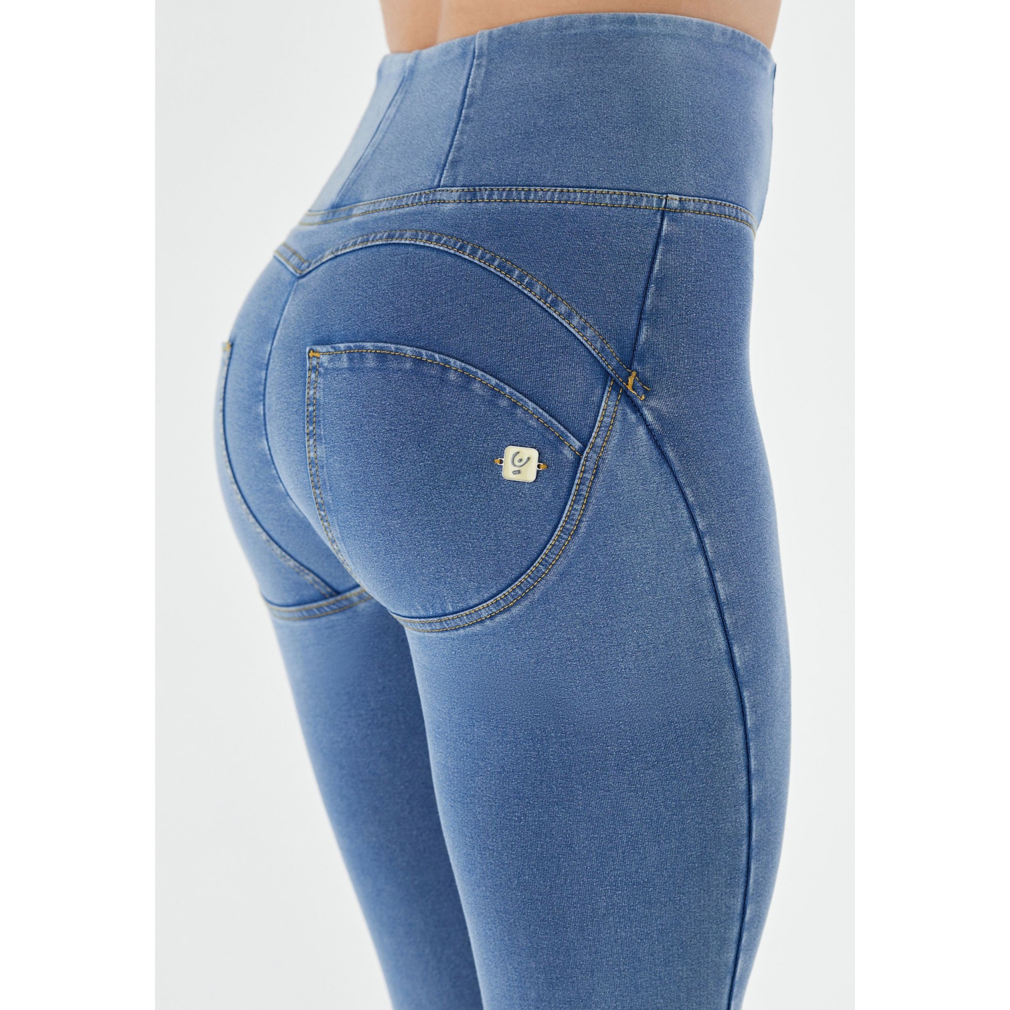 Freddy WR.UP® Damen Push-Up Jeans - High Waist Super Skinny - Hellblau - Gelbe Nähte Freddy WR.UP® Damen Push-Up Jeans - High Waist Super Skinny - Hellblau - Gelbe Nähte